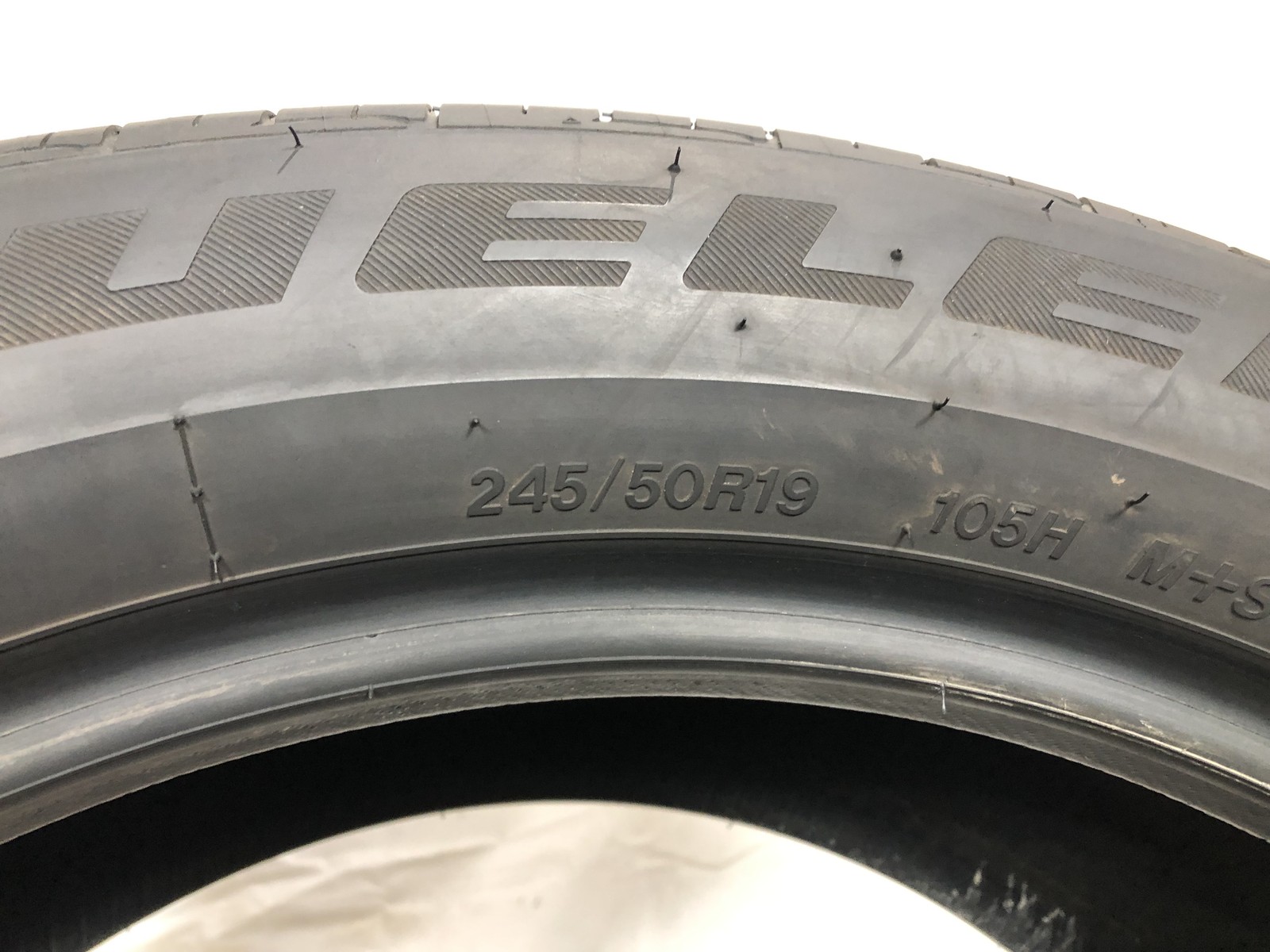 [1] Bridgestone Dueler H/P Sport AS RFT Run Flat 245 50 19 Tire 6.75/32