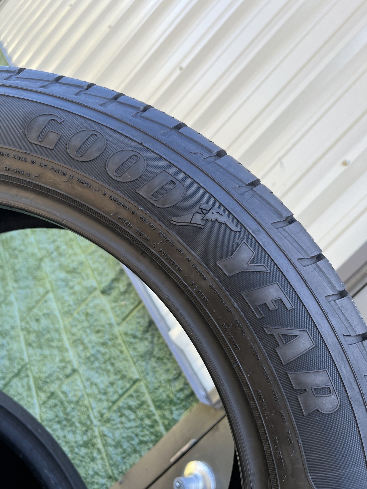 1 Tire Goodyear Assurance MaxLife 235/55E19 101V DOT.0124 10.75/32
