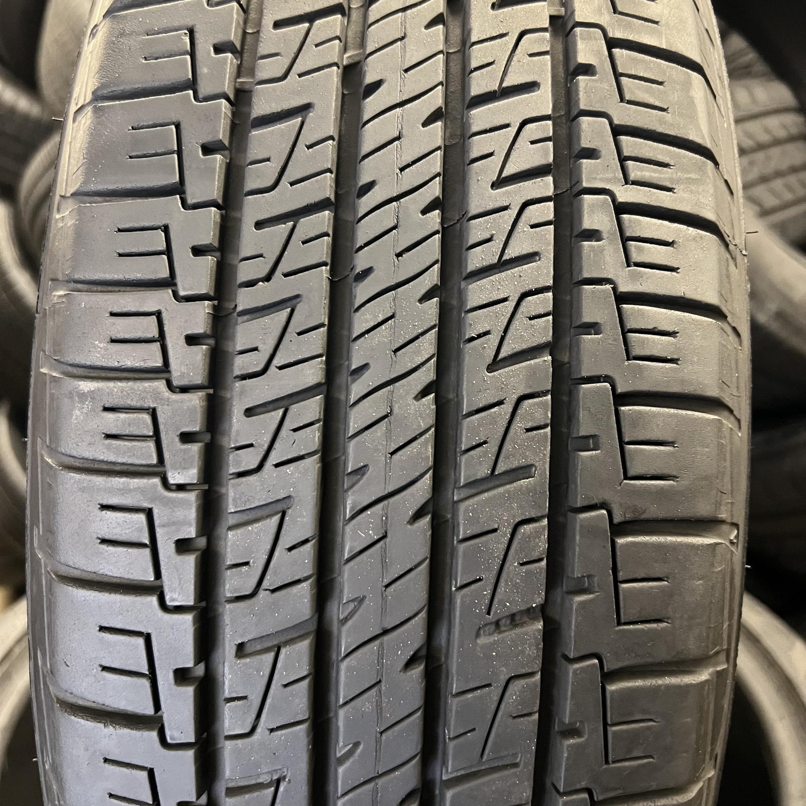 1 Tire LikeNEW Goodyear Assurance MaxLife 225/60R18 100H DOT.0423 No Patch