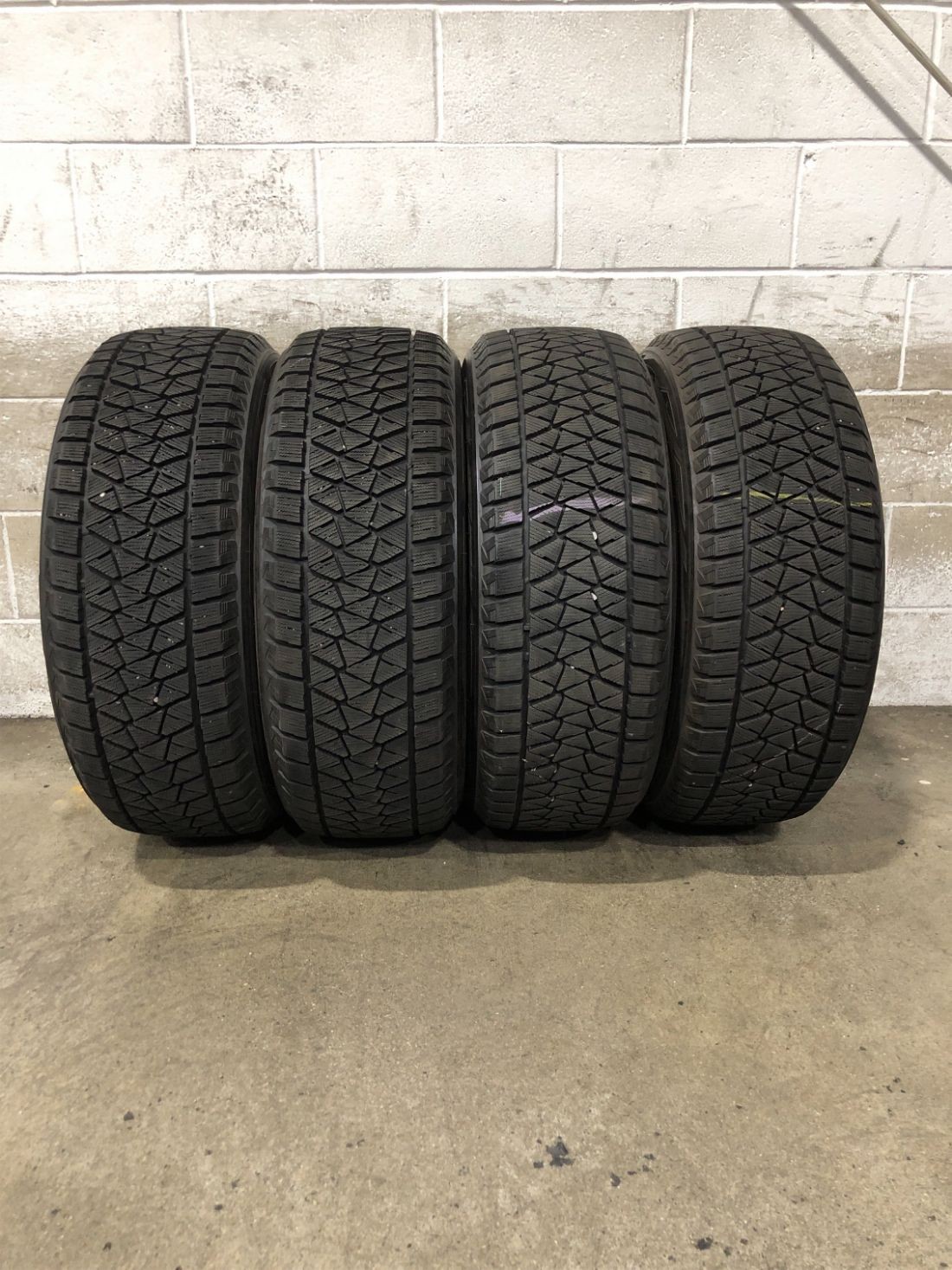 4x P235/55R19 Bridgestone Blizzak DM-V2 11/32 105 T Used Tires 2355519