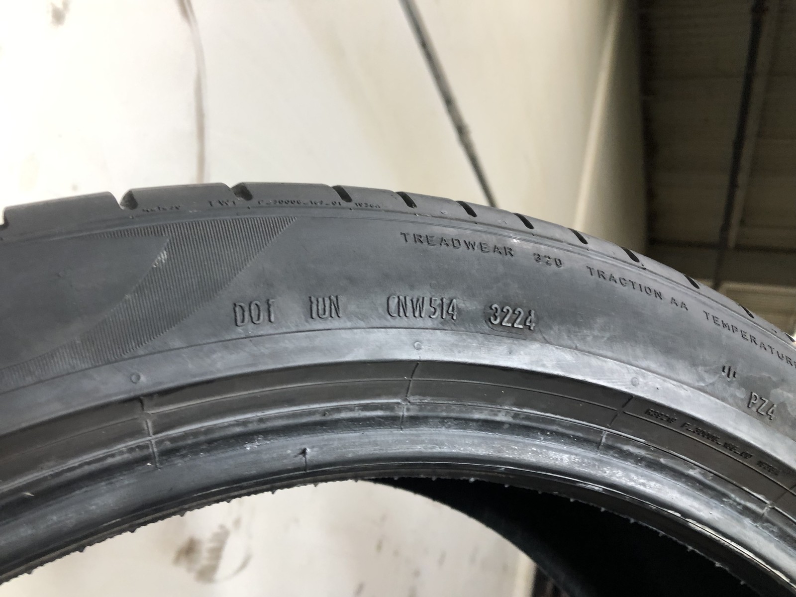 [1] PIrelli P Zero PZ4 Run Flat P275/40R21 275 40 21 Tire 7.75/32