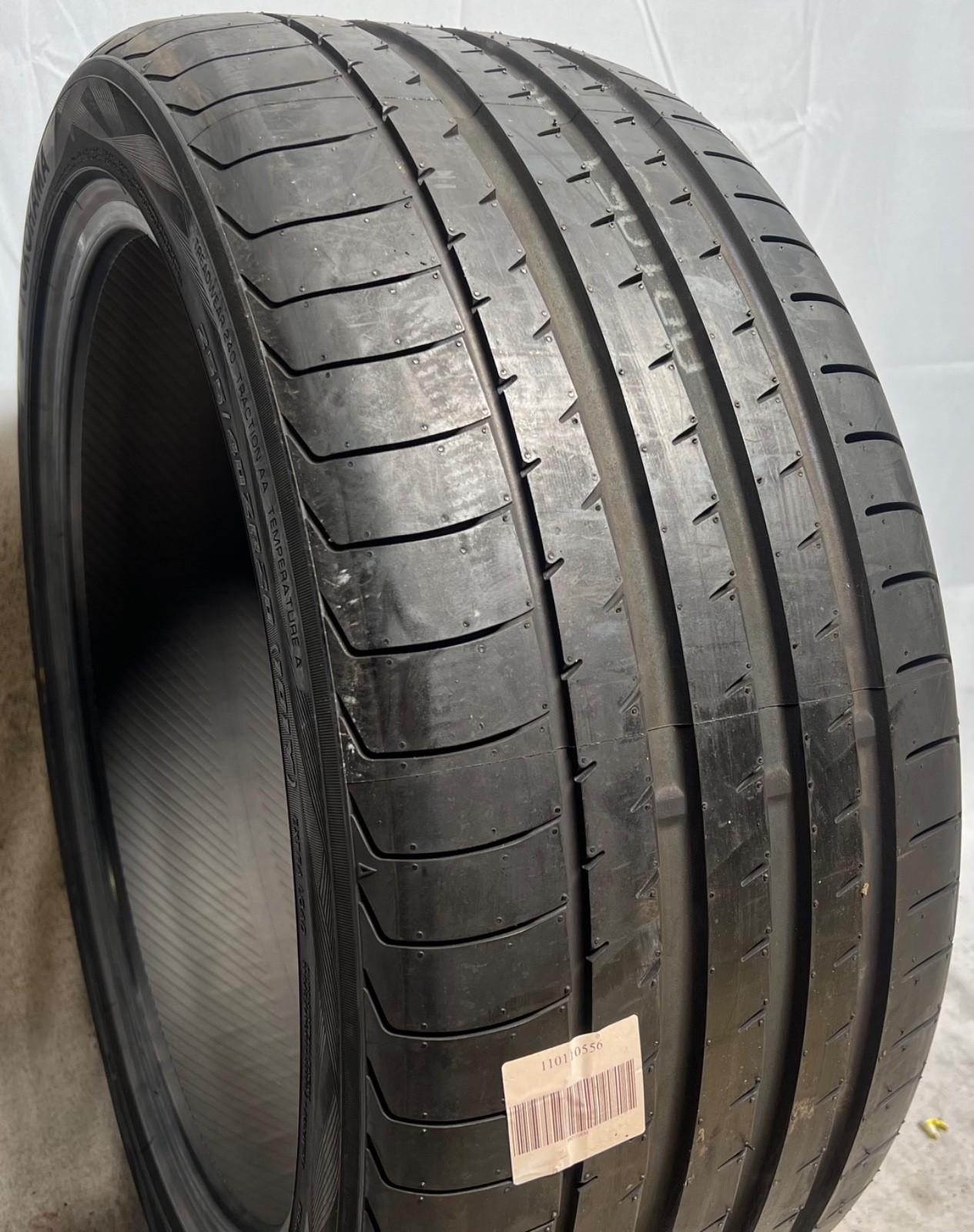 1 – NEW 255/40ZR20 XL (101Y) Yokohama Advan Sport V105 (N-0) Porsche OEM – 7142