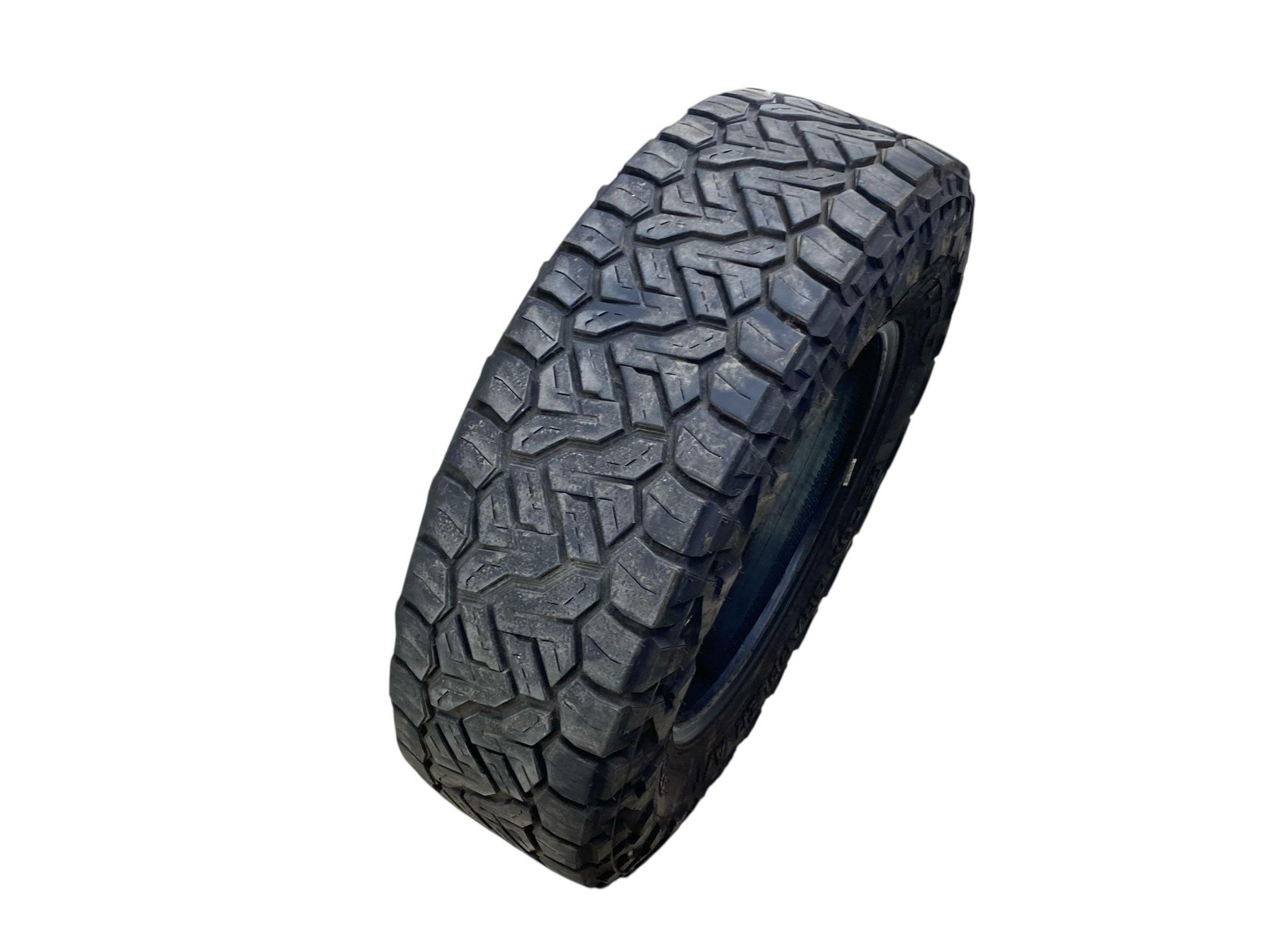 (A) NITTO RECON GRAPPLER 37×11.50R20 TIRE 11/32NDS TREAD DEPTH DATE CODE 2724