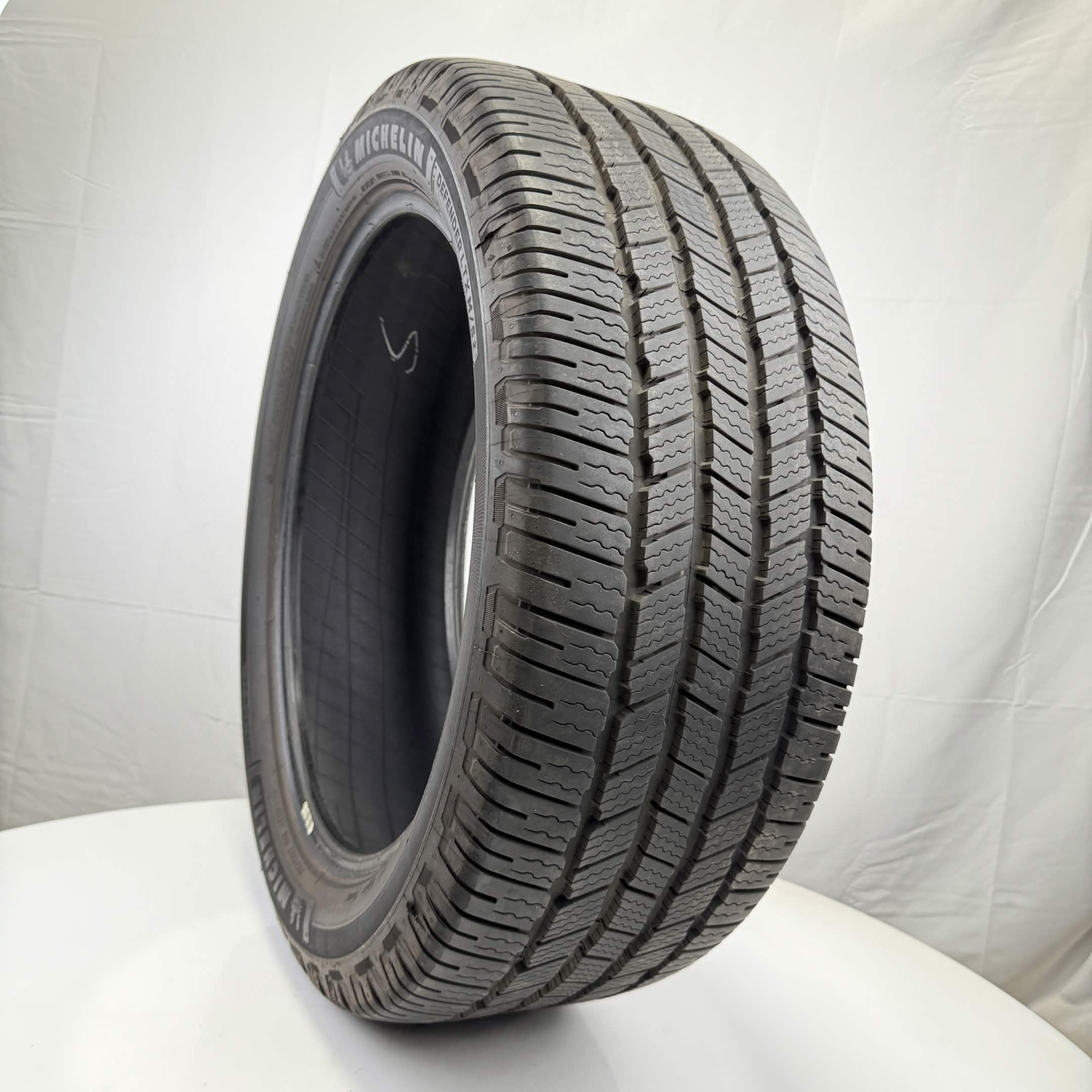 Used 285/45R22 Michelin Defender LTX M/S 2 114H 10/32 (DOT 23)