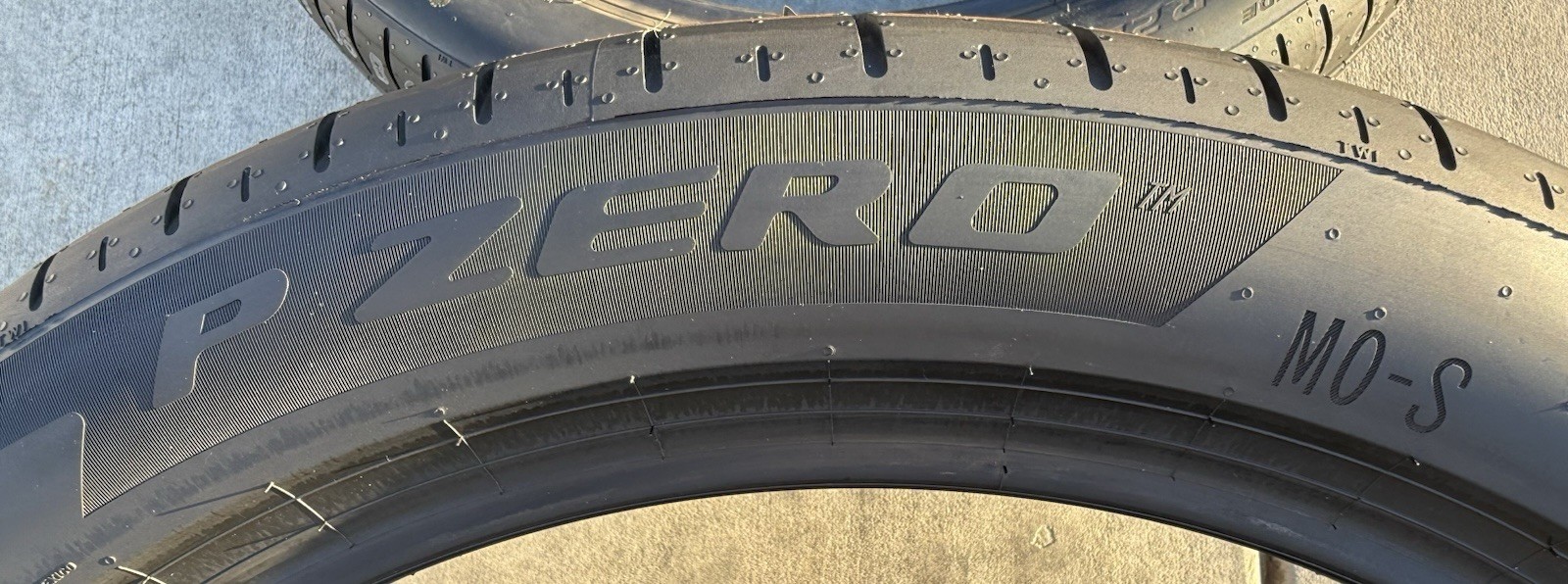 Set of 4 BRAND NEW 285/40R22 106Y Pirelli P Zero PZ5 MO-S Noise Canceling Tires
