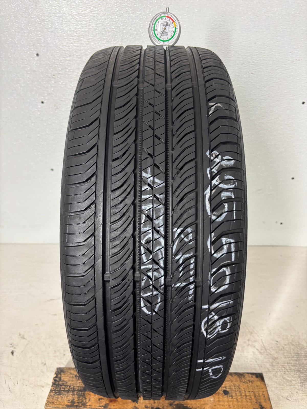 1 Tire 225 50 18 Continental ProContact TX RFT (7.00-8.00/32=77-88% Tread)