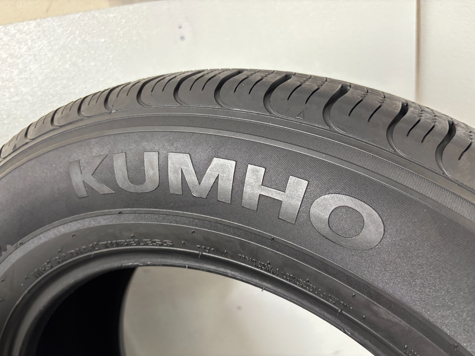 NO SHIPPING ONLY LOCAL PICK UP 2 tires 235 65 18 Kumho Solus TA11