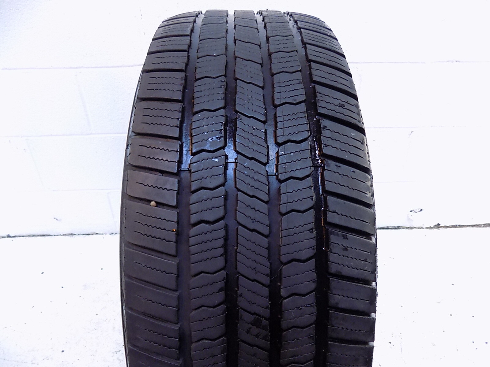 P265/65R17 Michelin Defender LTX M/S 112 T Used 8/32nds