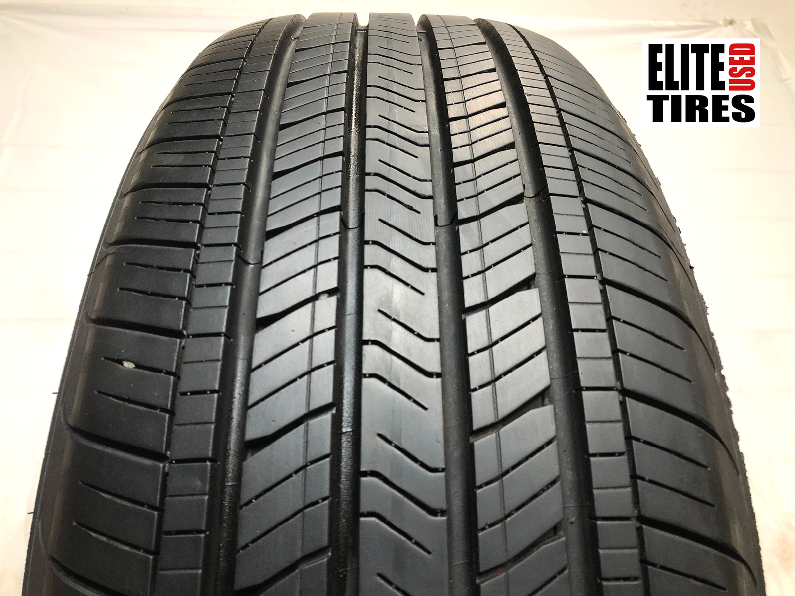 [1] Goodyear Eagle Touring P235/50R21 235 50 21 Tire 9.5-9.75/32