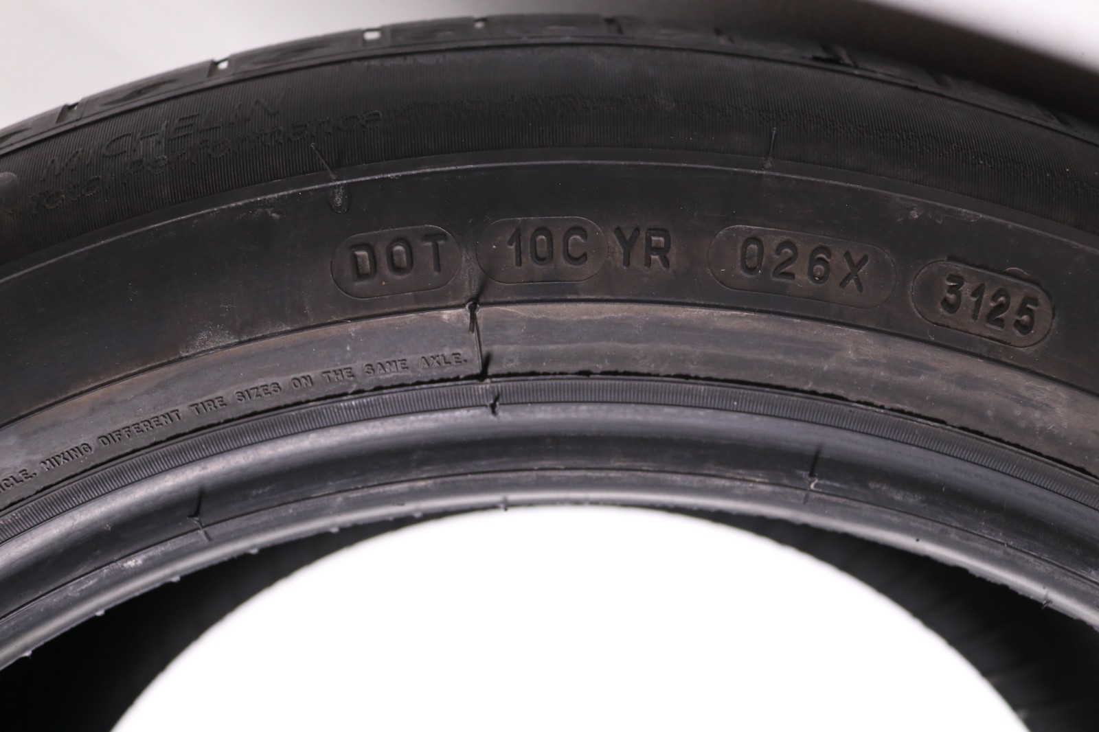 Set of 2 Used 225/55R18 Michelin Primacy Tour A/S – 98V – 8-8.5/32