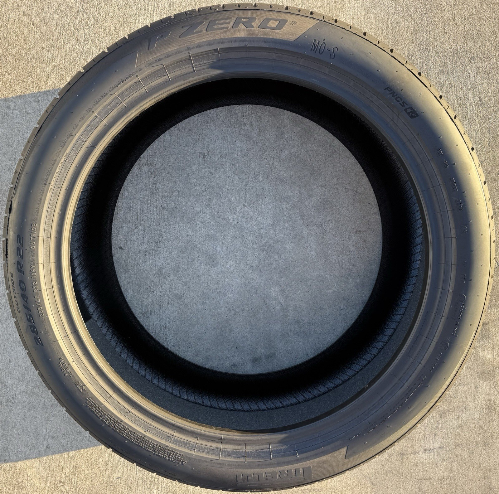 Set of 4 BRAND NEW 285/40R22 106Y Pirelli P Zero PZ5 MO-S Noise Canceling Tires