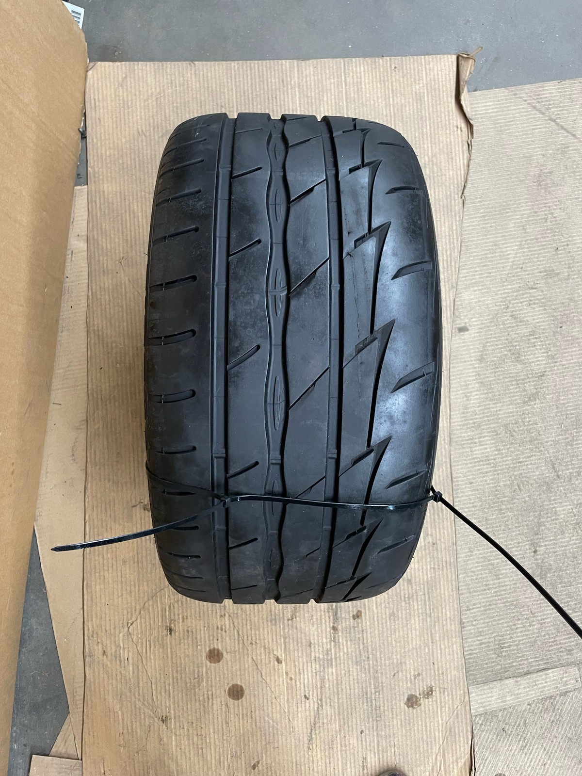 (B) FIRESTONE FIREHAWK INDY 500 295/30R20 93W 7/NDS DOT 1323