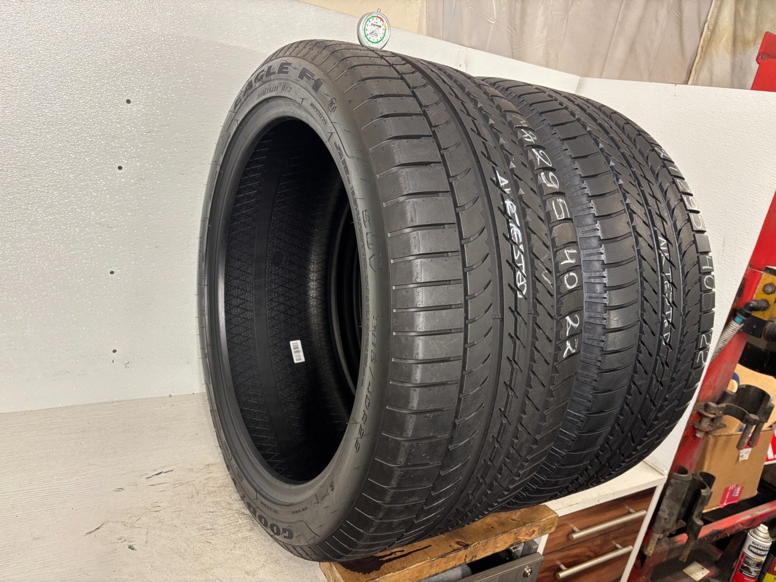 2 tires 295 40 22 Goodyear Eagle F1 Asymmetric SUV 8.50-9.00/32 = 94-100% Tread