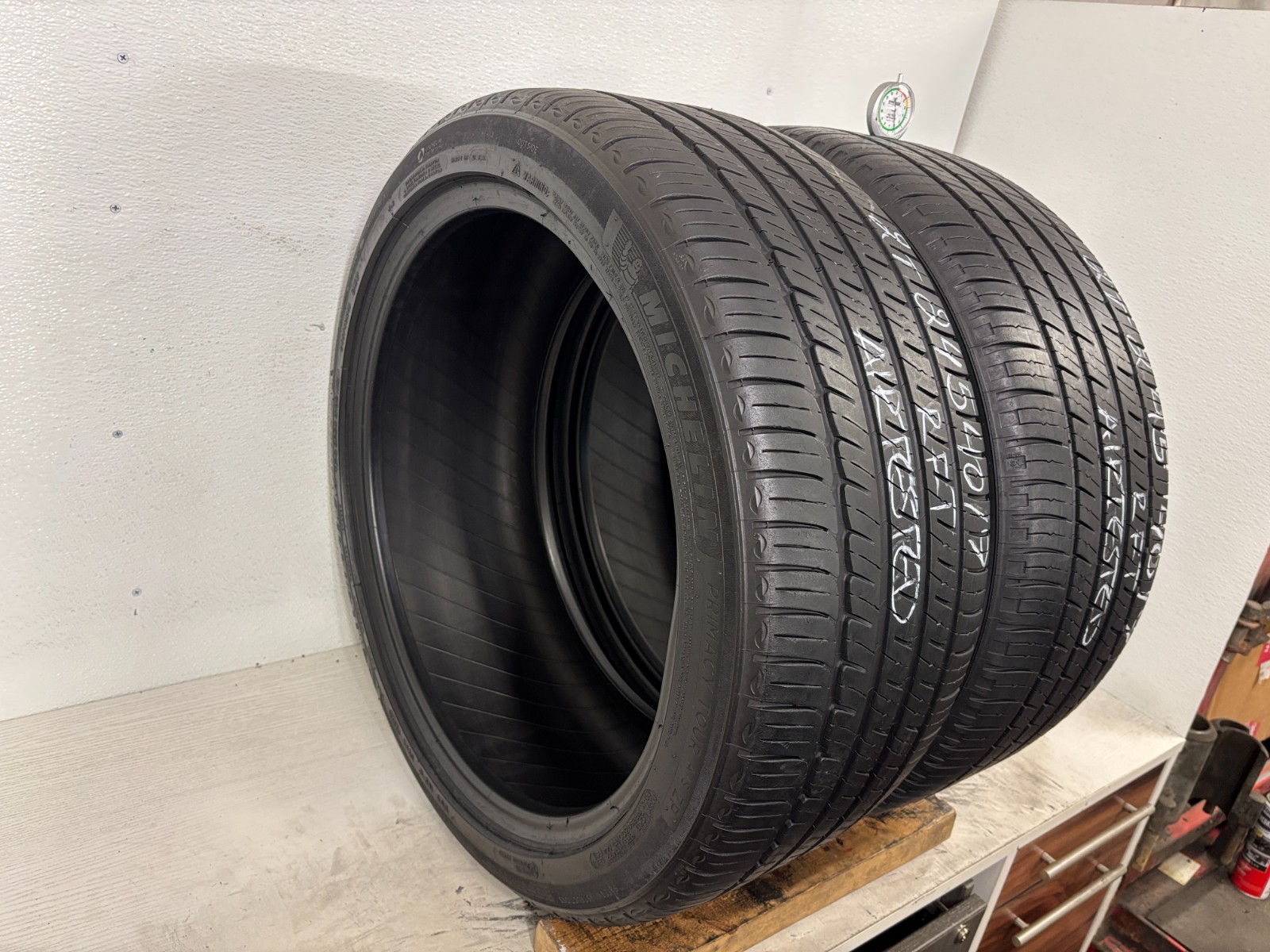 2 Tires 245 40 19 Michelin Primacy Tour A/S Run Flat (6.00-6.50/32=70-76% Tread)