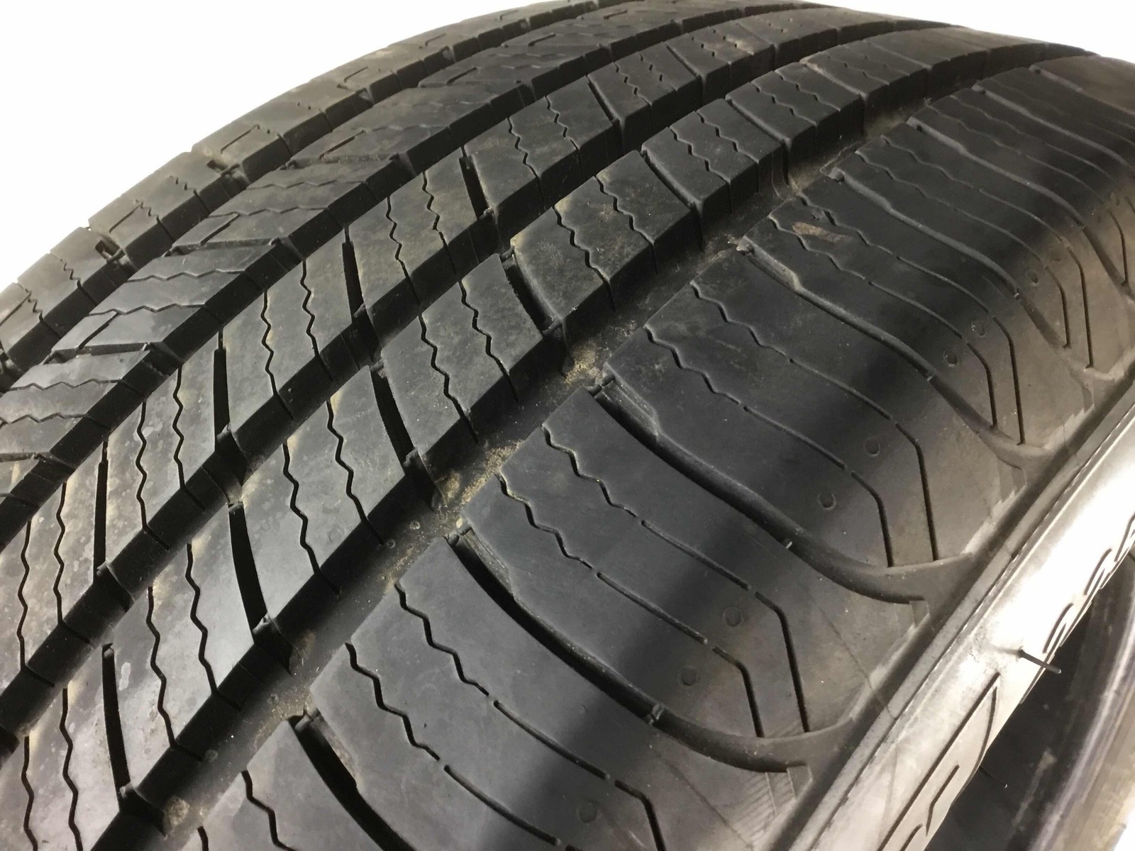 Set Of 2 P225/60R17 Michelin Defender T+H 99 H Used 8/32nds