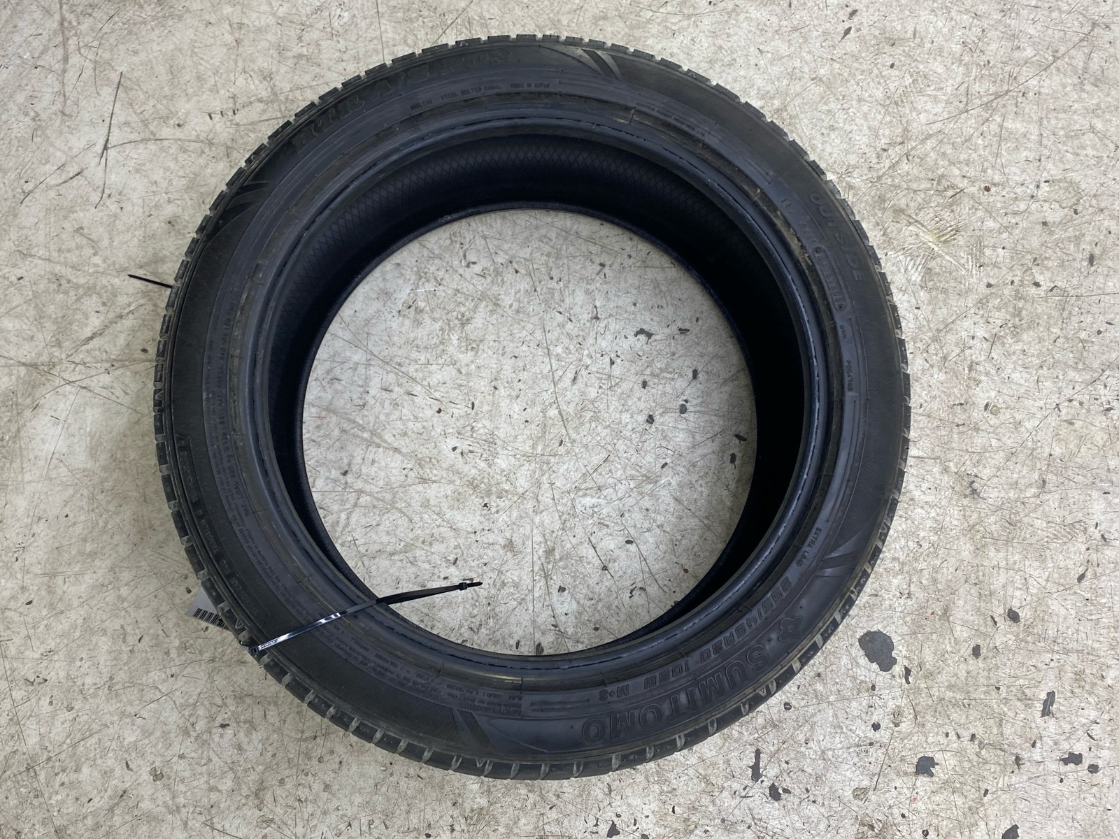 2022 2.5L FWD SUMITOMO HTR A/S P03 255/45R/20 TIRE DOT 1323 3/32 DEPTH TREAD
