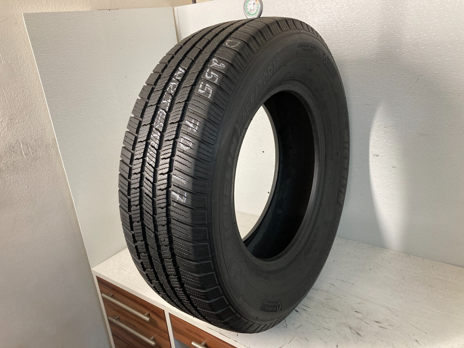 1 Tire 255 70 17 Michelin Defender LTX M/S (8.50/32 Tread Left) 112T