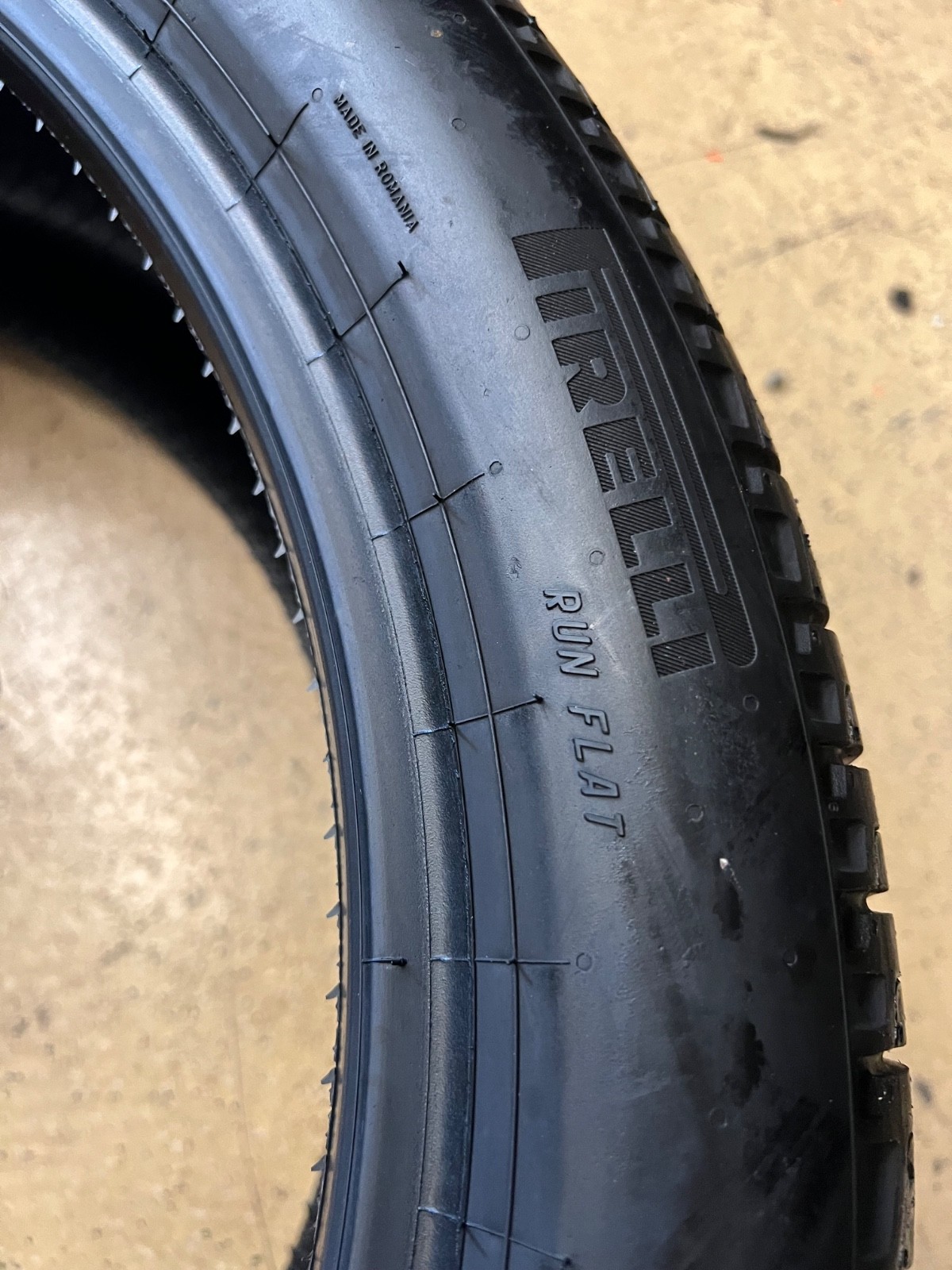1 – TAKEOFF 245/40R19 XL (98H) P Zero MS Run Flat (RE0) Audi OEM – 7170