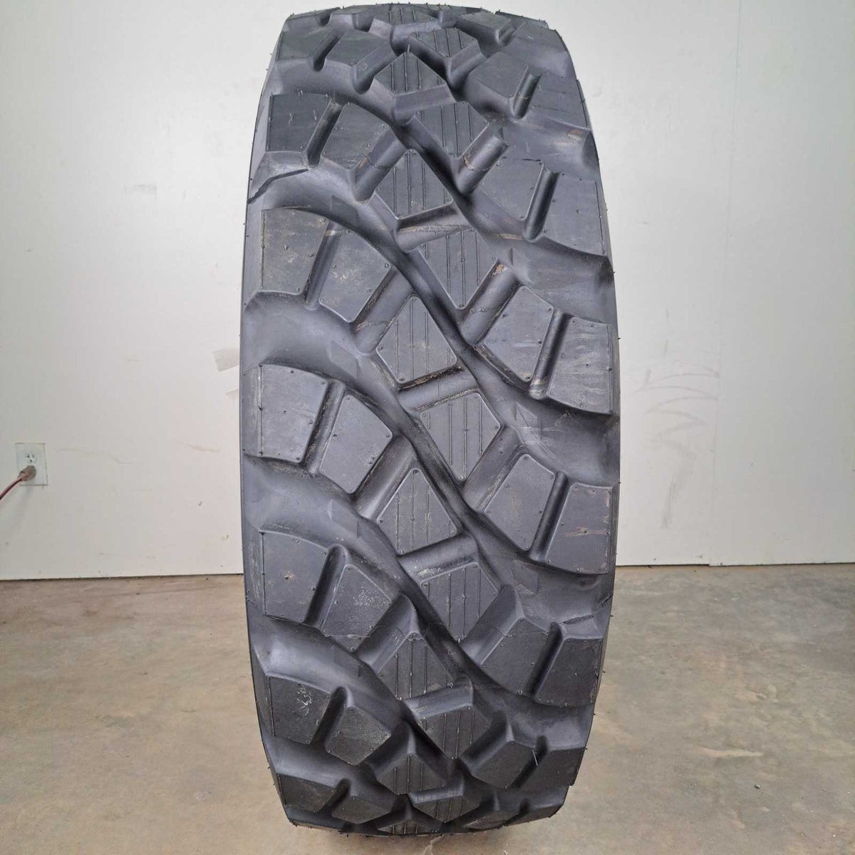 16.00R20 Goodyear AT/2A *NEW*