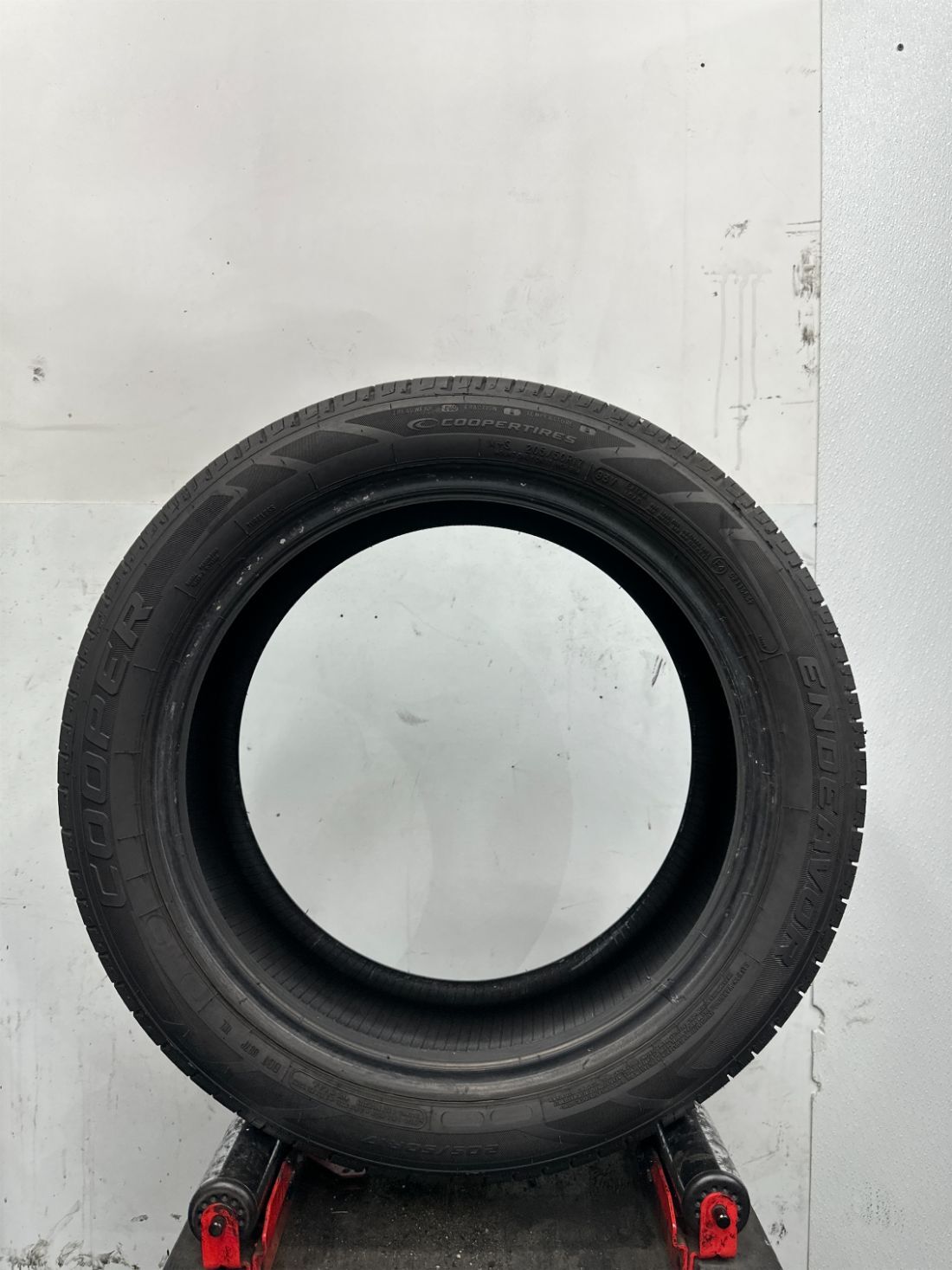 Used P205/50R17 Cooper Endeavor 93 V – 10/32