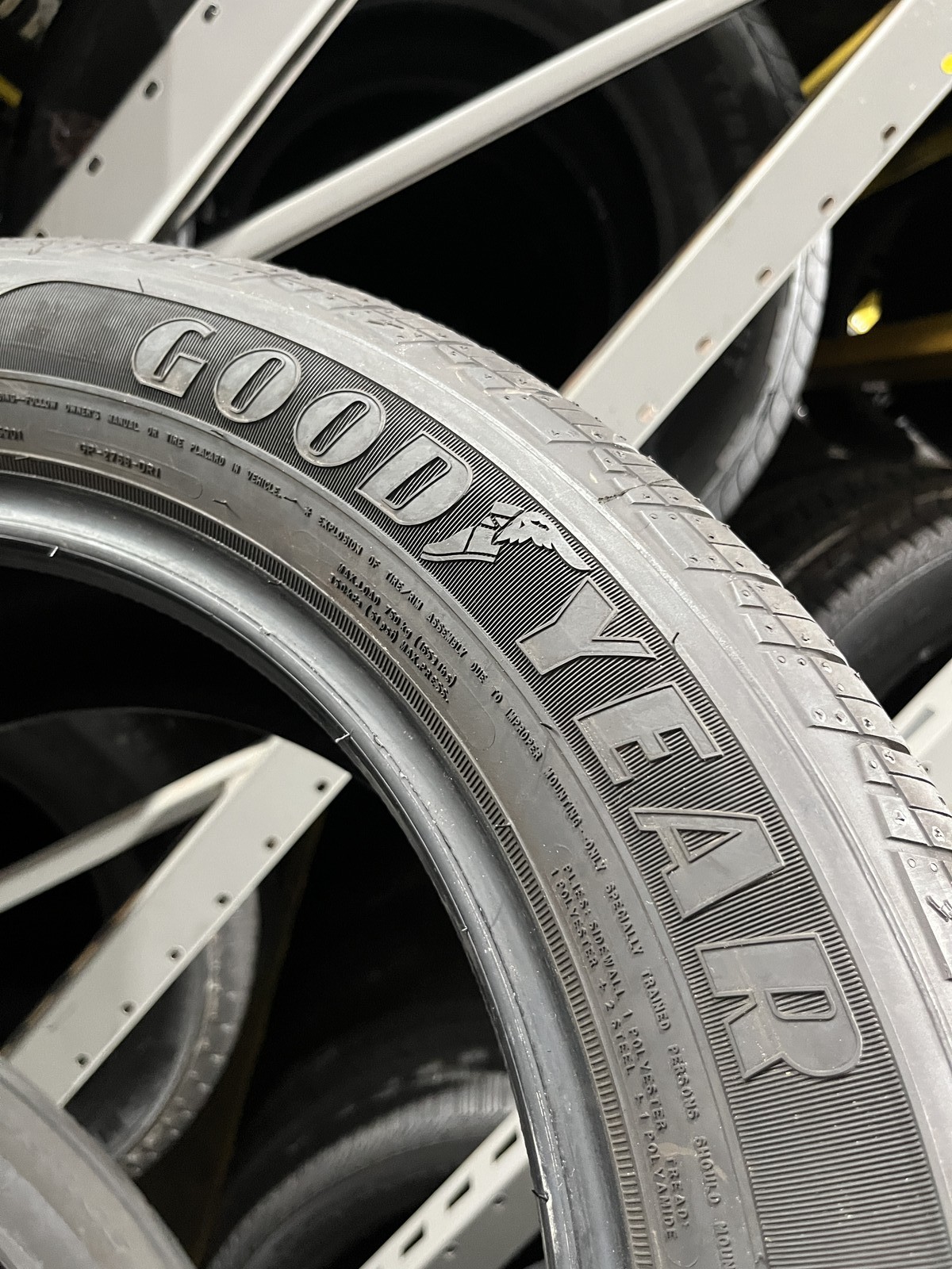 1 New Goodyear Assurance Finesse TPC 225/55R18 98H DOT.1625 9/32 New