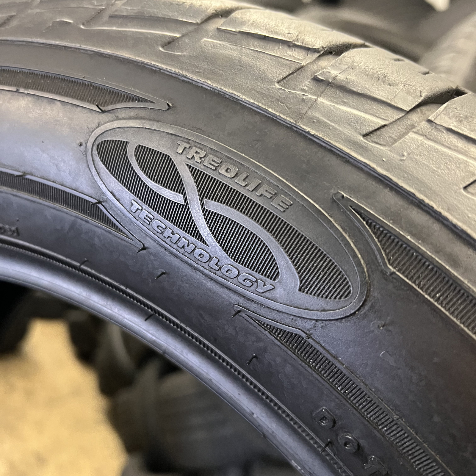 1 Tire LikeNEW Goodyear Assurance MaxLife 225/60R18 100H DOT.0423 No Patch