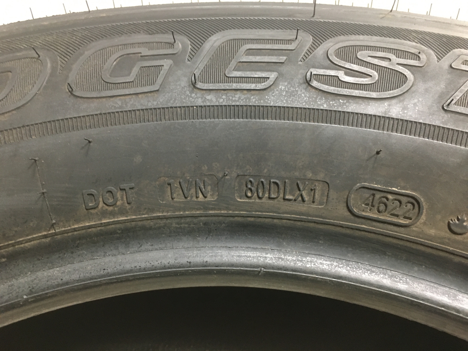 [1] Bridgestone Dueler LX P265/60R18 265 60 18 Tire 9.5-9.75/32