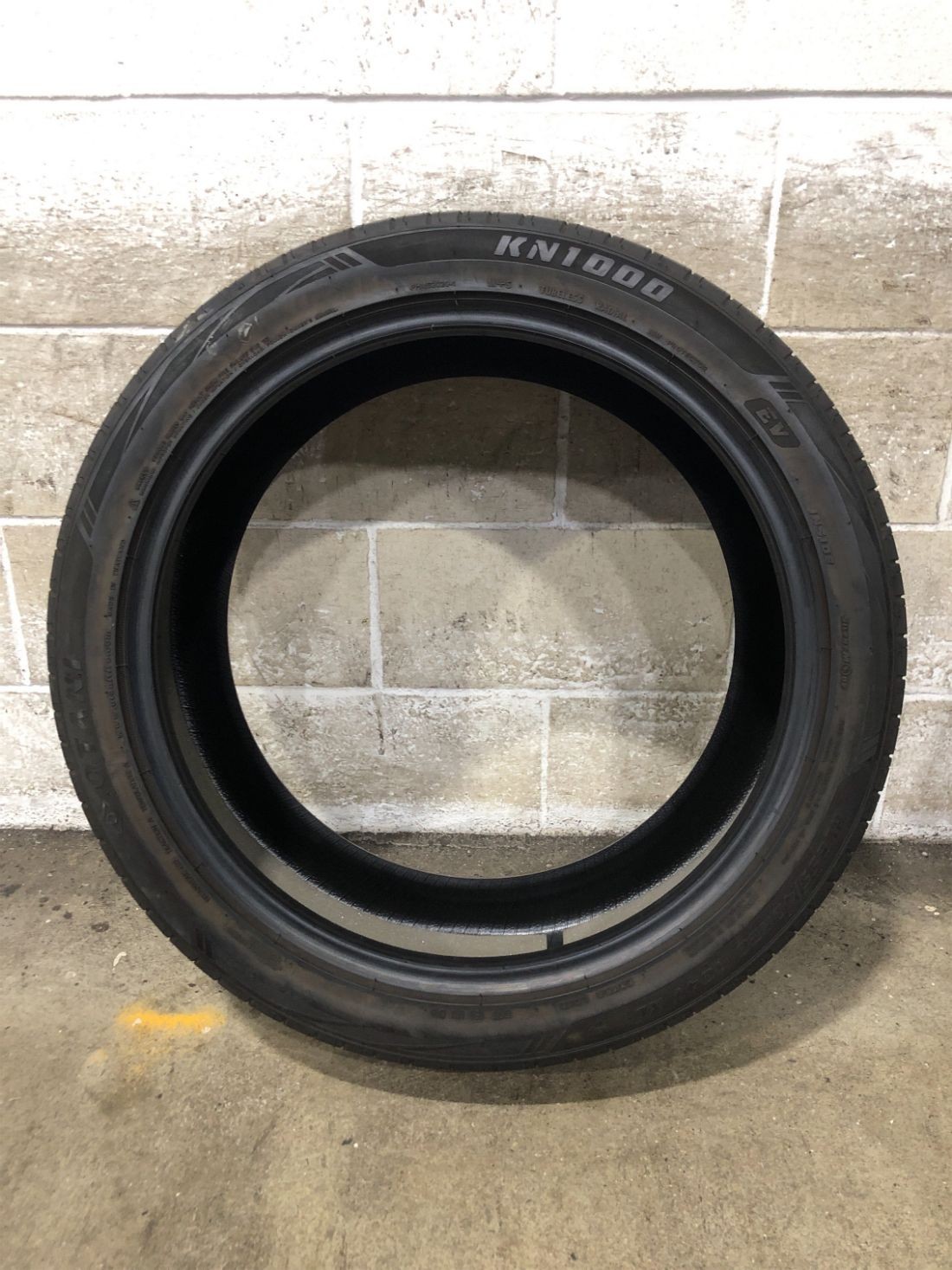 1x P255/40R20 Otani KN1000 EV 8/32 104 W Used Tire 2554020