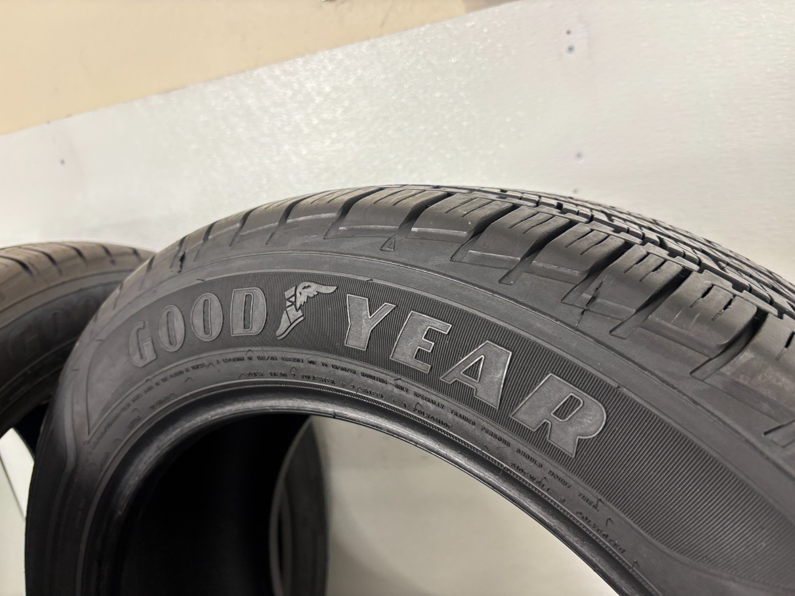 NO SHIPPING ONLY LOCAL PICK UP Set 4 Tires 235 55 19 Goodyear Assurance MaxLife