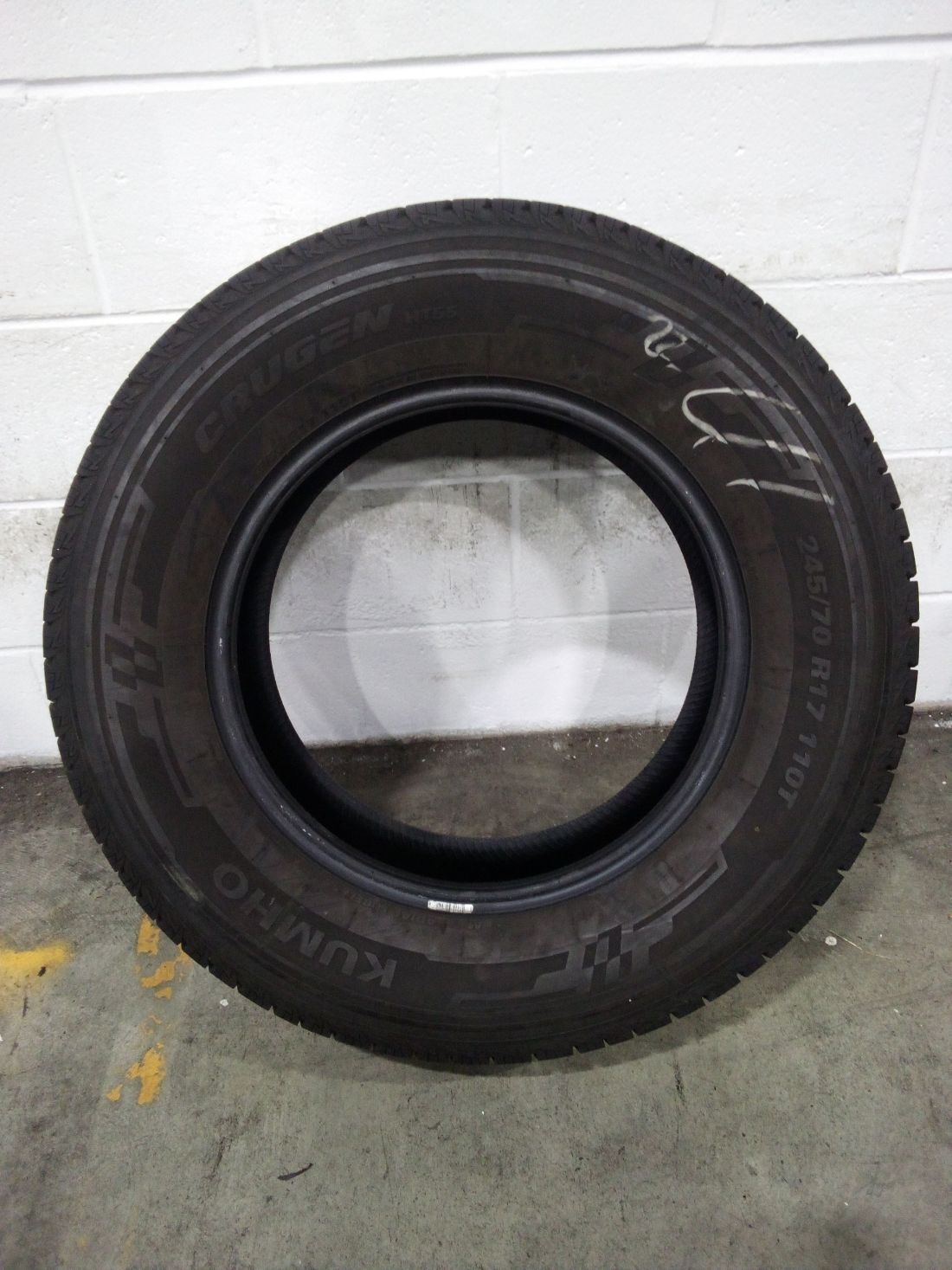 1x P245/70R17 Kumho Crugen HT55 11/32 Used Tire
