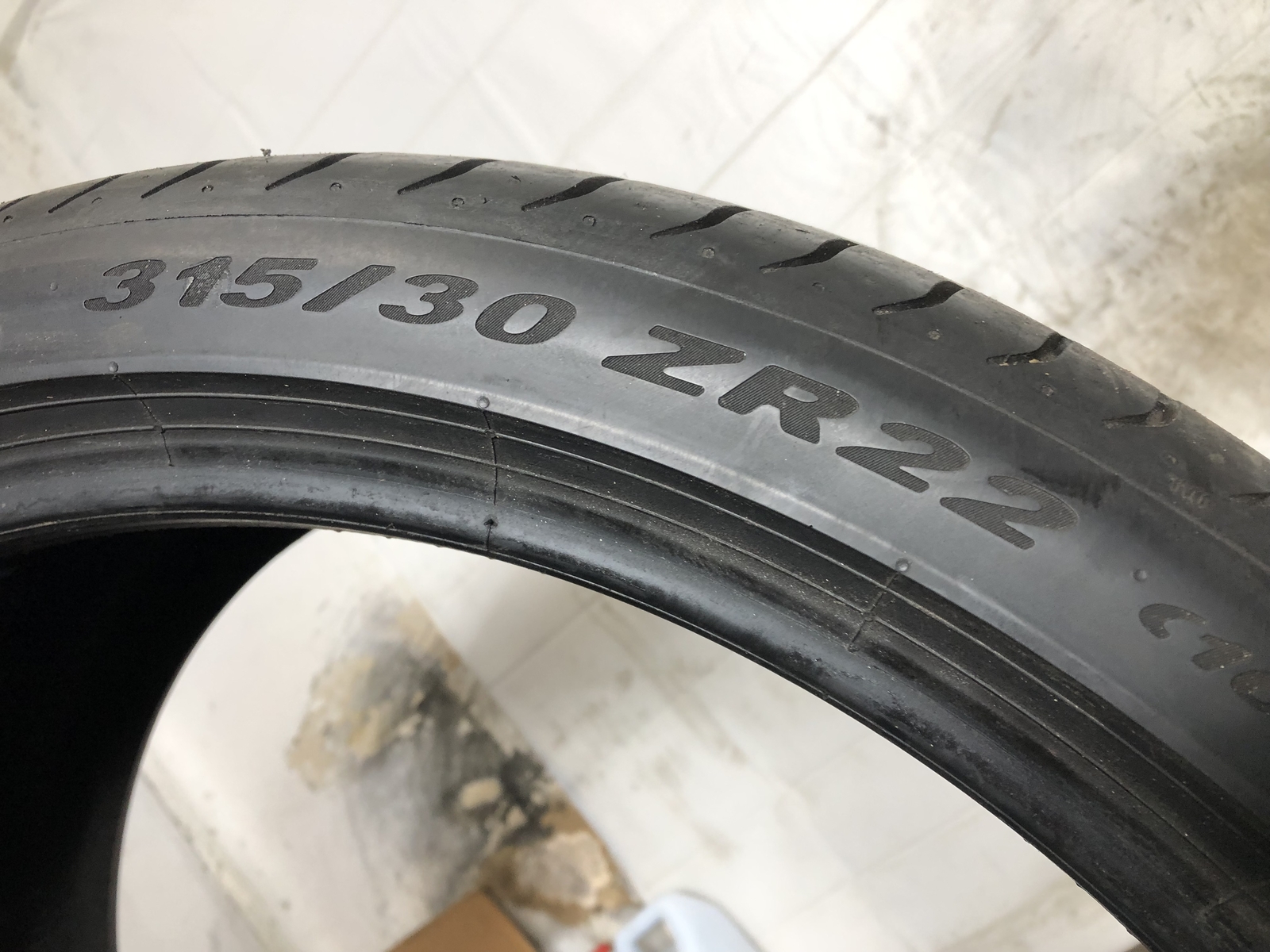 [1] PIrelli P Zero P315/30ZR22 315 30 22 Tire 7.5-8.0/32