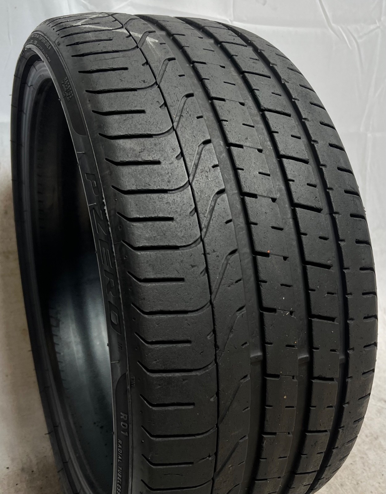 1 – TAKEOFF 255/30ZR20 XL (92Y) Pirelli P Zero (R01) Audi OEM – 6123