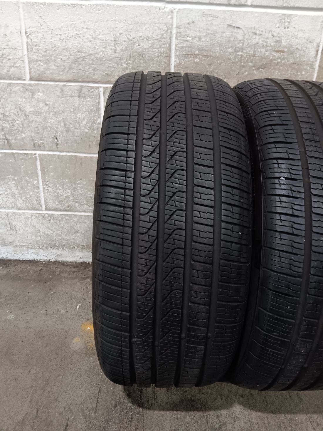 2x P225/40R19 Pirelli Cinturato P7 AS RSC Run Flat 9/32 93 H Used Tires 2254019