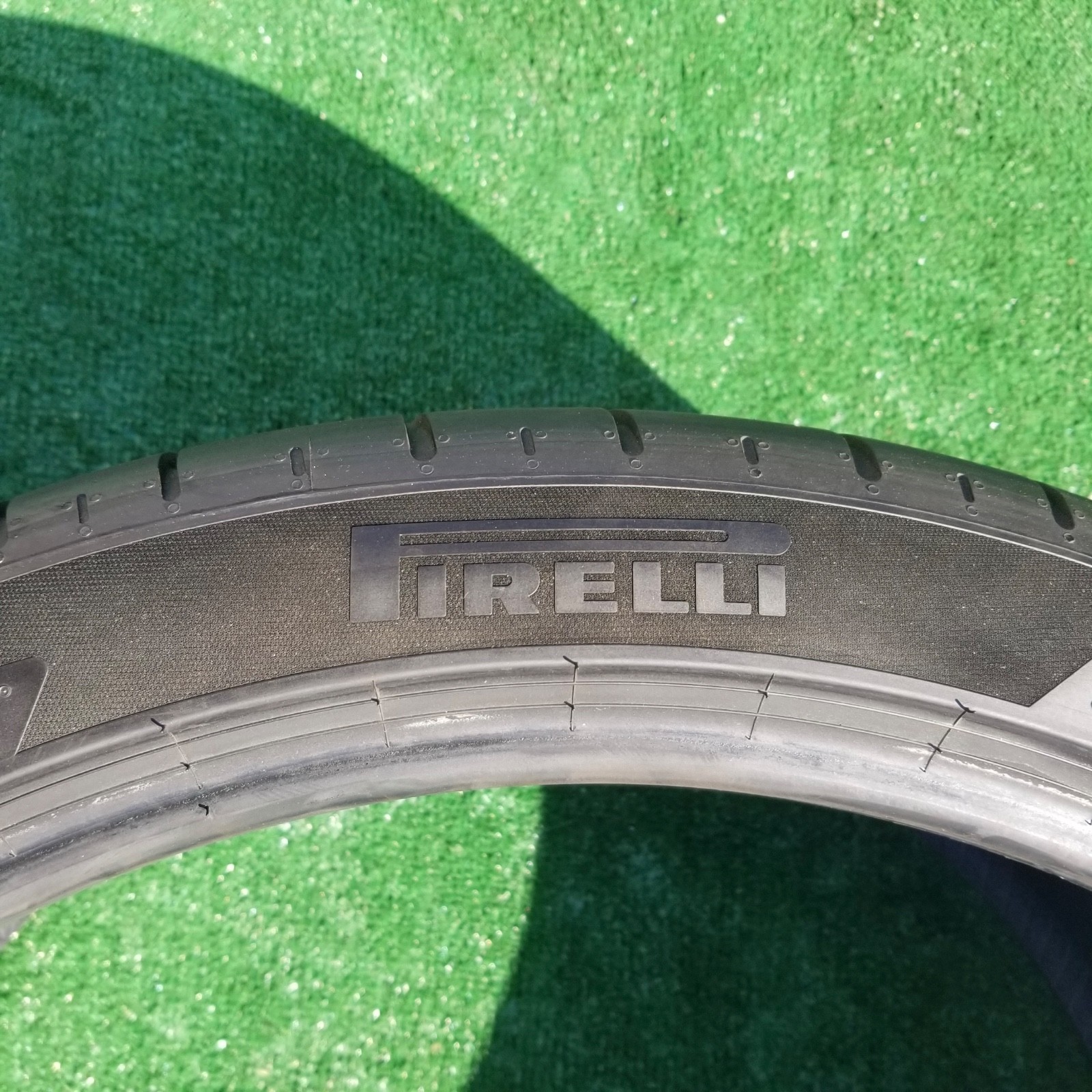 325/30R23 Pirelli P Zero PZ5 Elect Tire L1 Lamborghini Urus SE 325/30ZR23 70%
