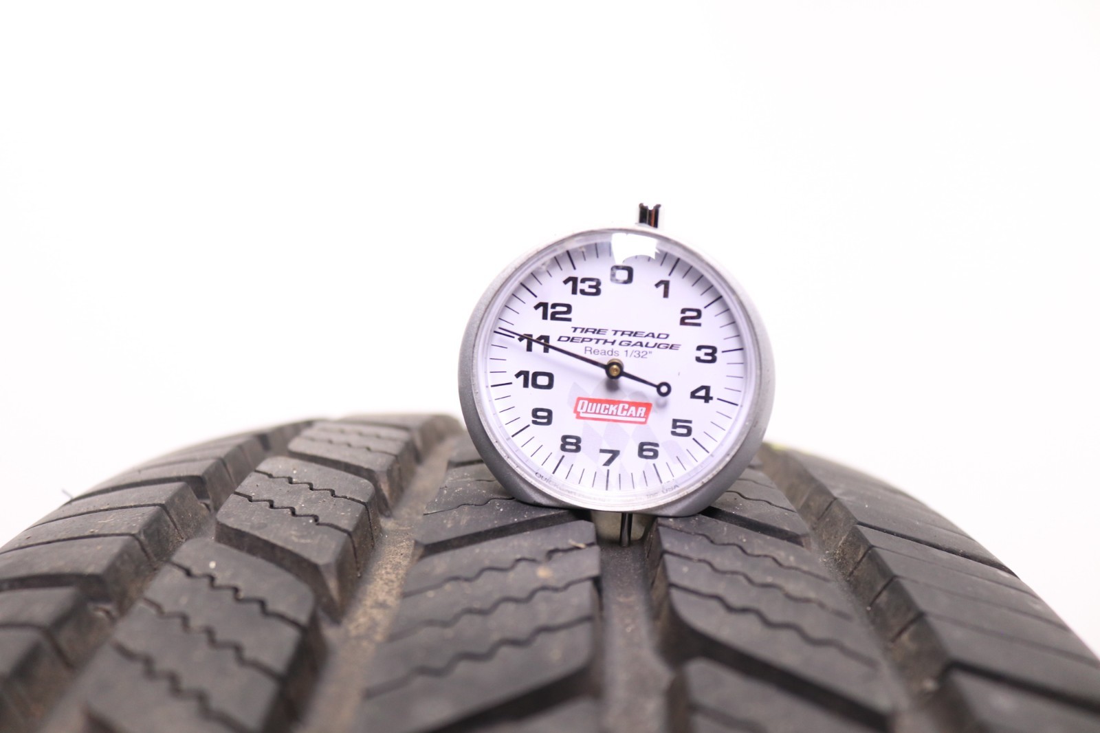 Set of 2 Used 235/60R18 Bridgestone Turanza EverDrive Enliten 107H – 10.5-11/32