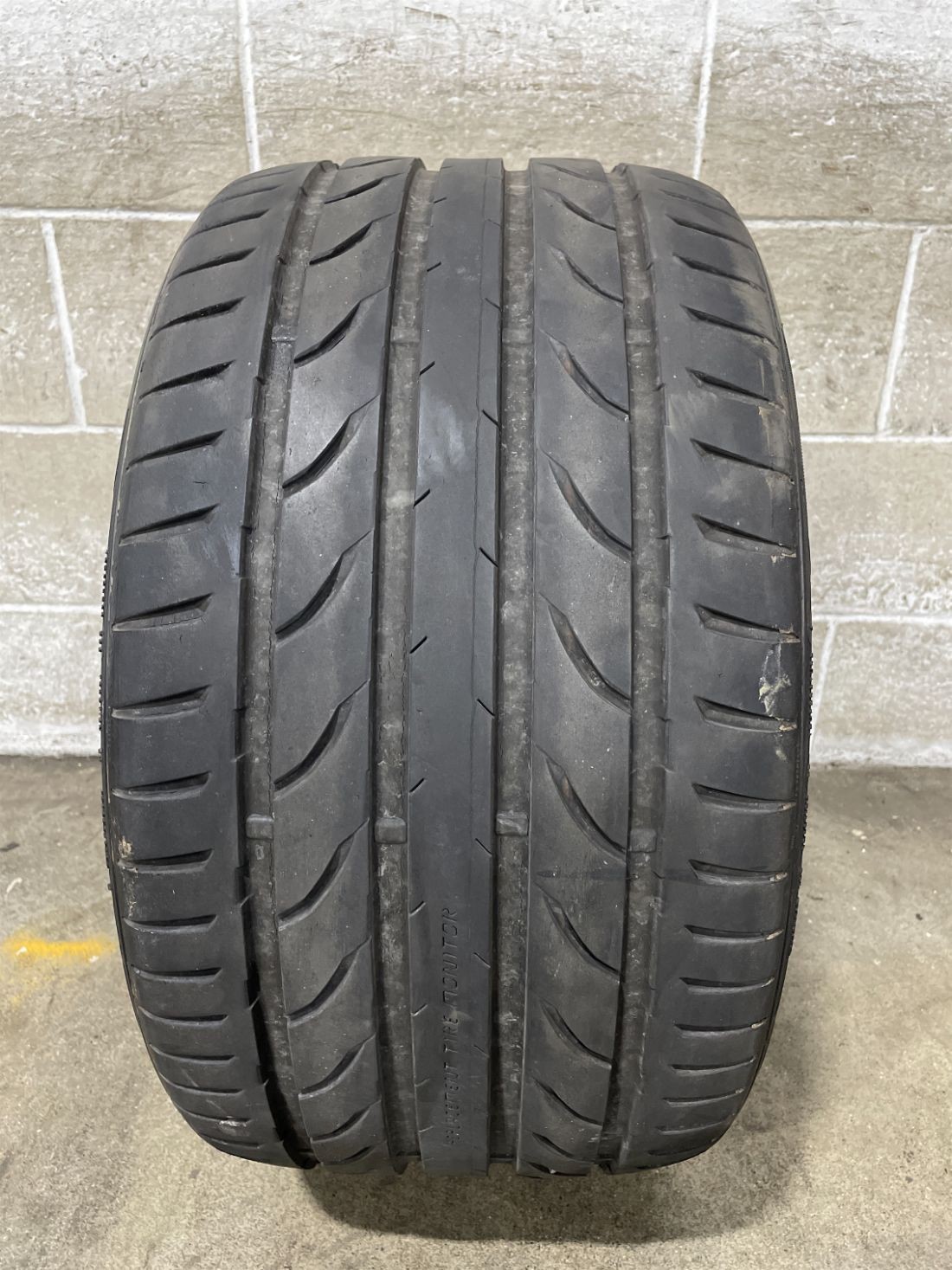 1x P305/30R19 General G-Max RS 8/32 102 Y Used Tire 3053019
