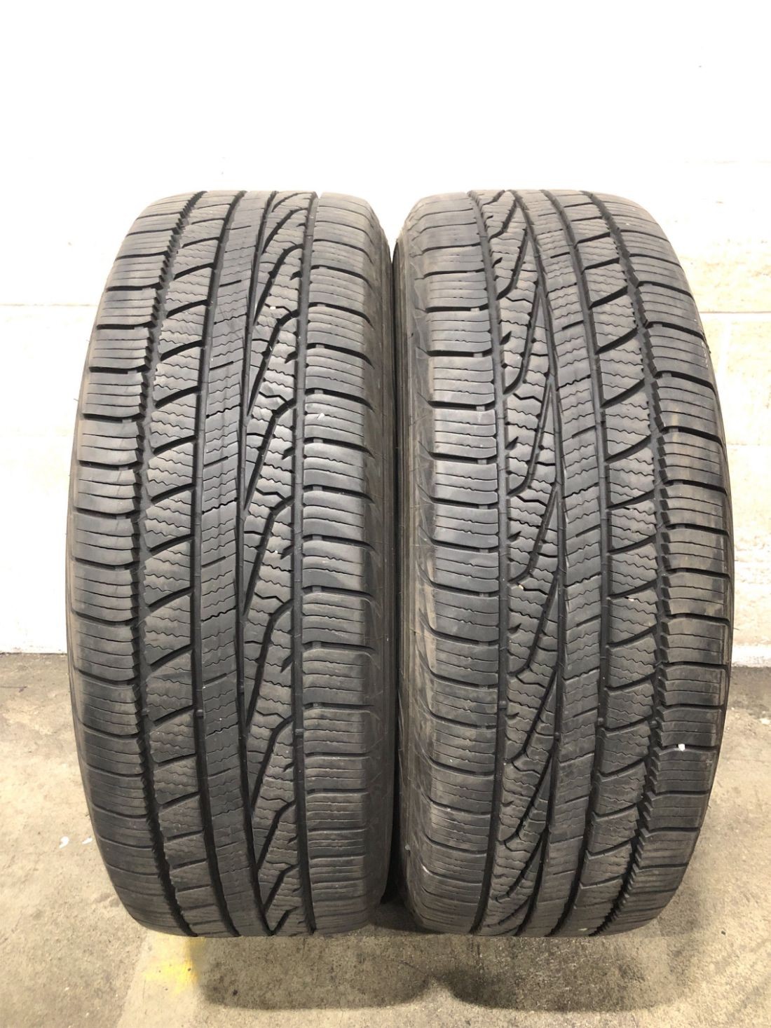 2x P255/65R18 Goodyear Assurance Weather Ready 10/32 111 T Used Tires 2556518