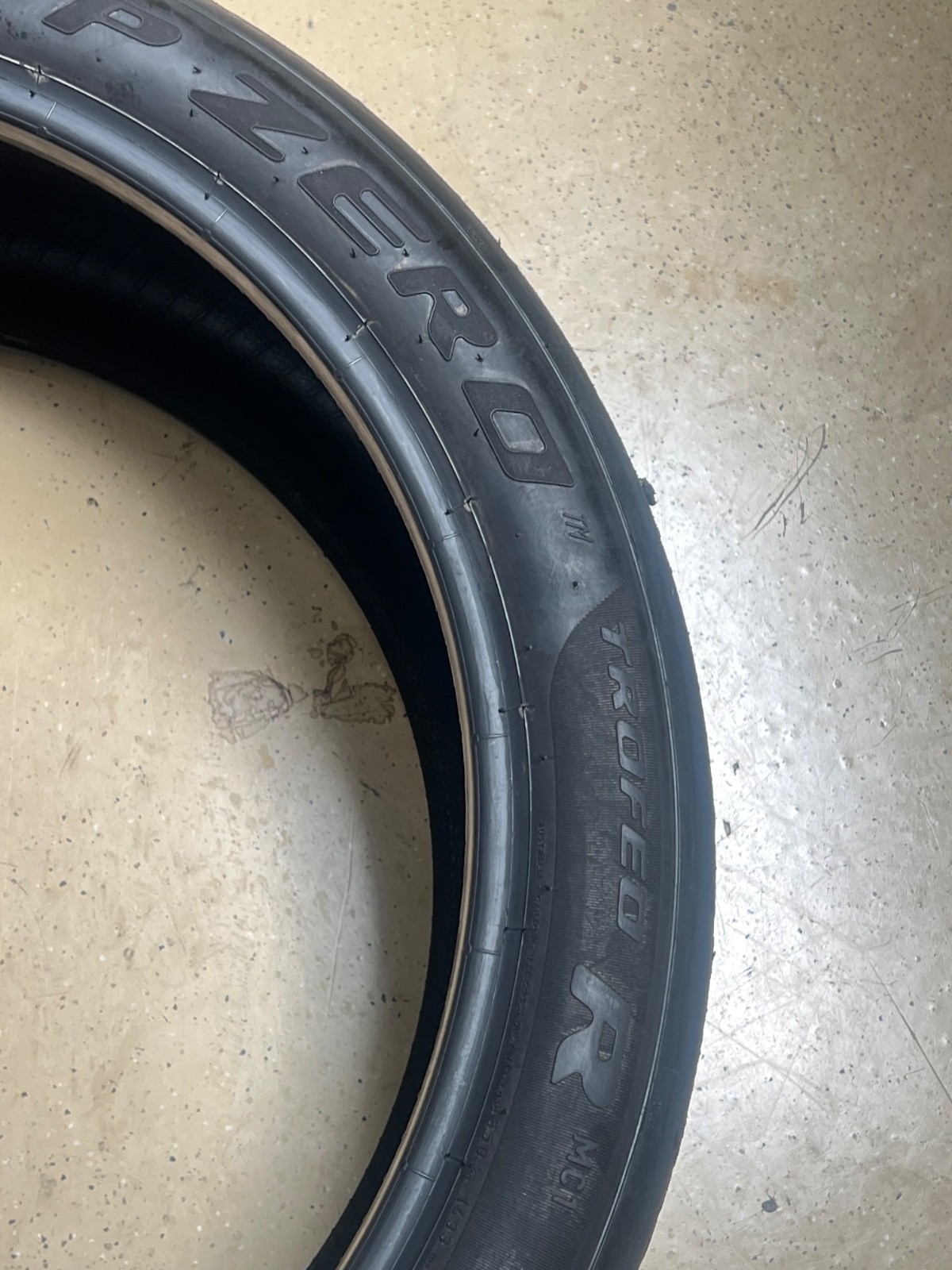 2 – NO REPAIRS 245/35ZR19 XL (93Y) Pirelli P Zero Trofeo R (MC1) McLaren – 7133