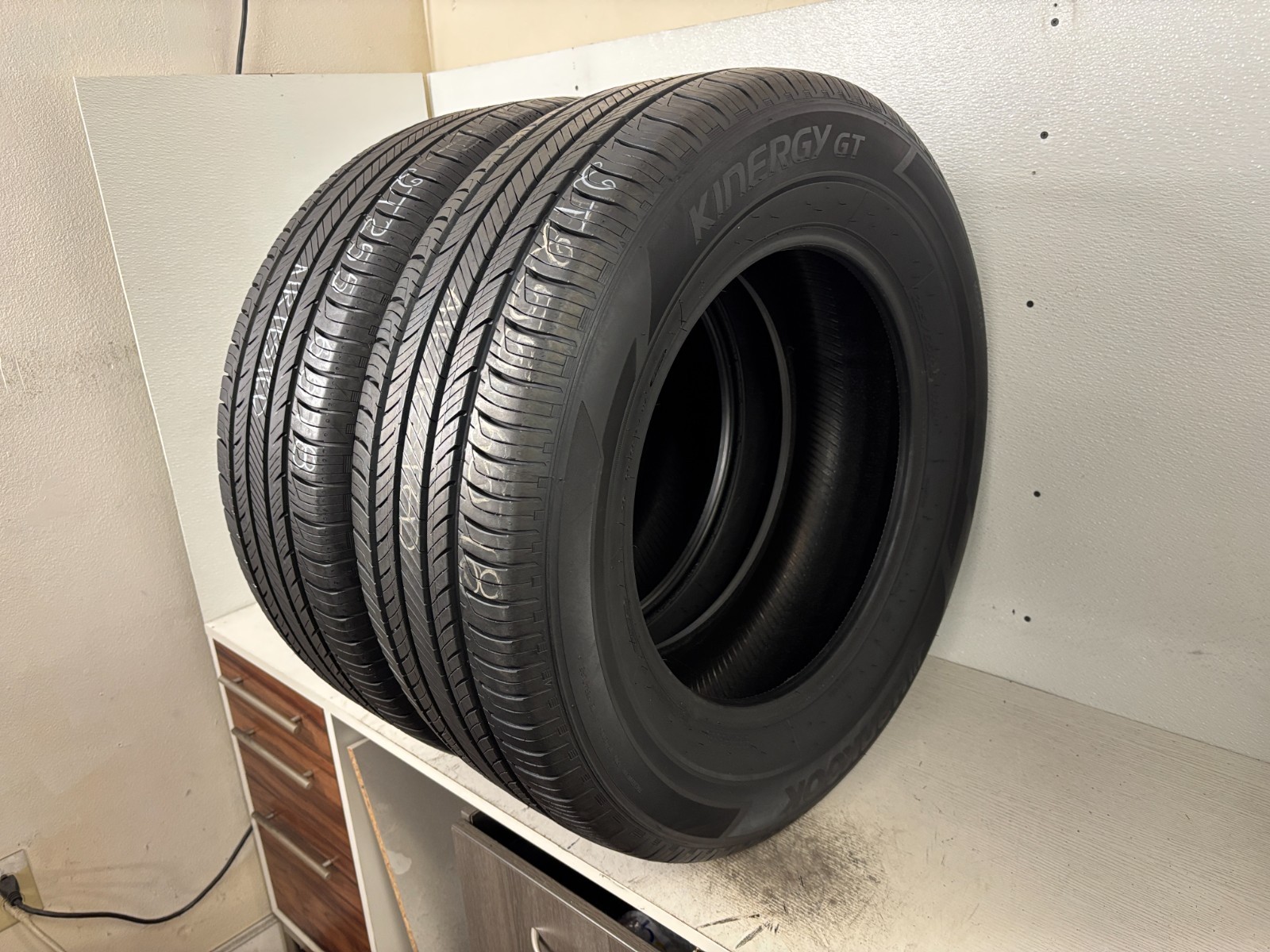 NO SHIPPING ONLY LOCAL PICK UP 2 Tires 255 65 18 Hankook Kinergy GT