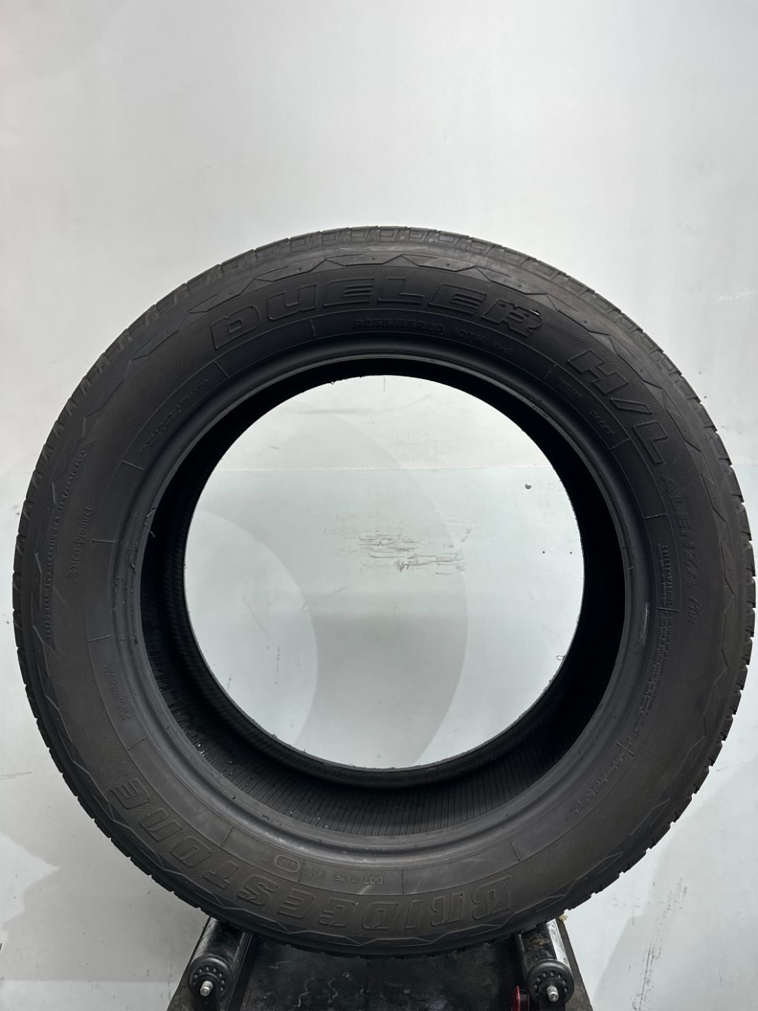 1 Bridgestone Dueler HL Alenza Plus P255/55R20 2555520 255/55/20 107 H – 8/32