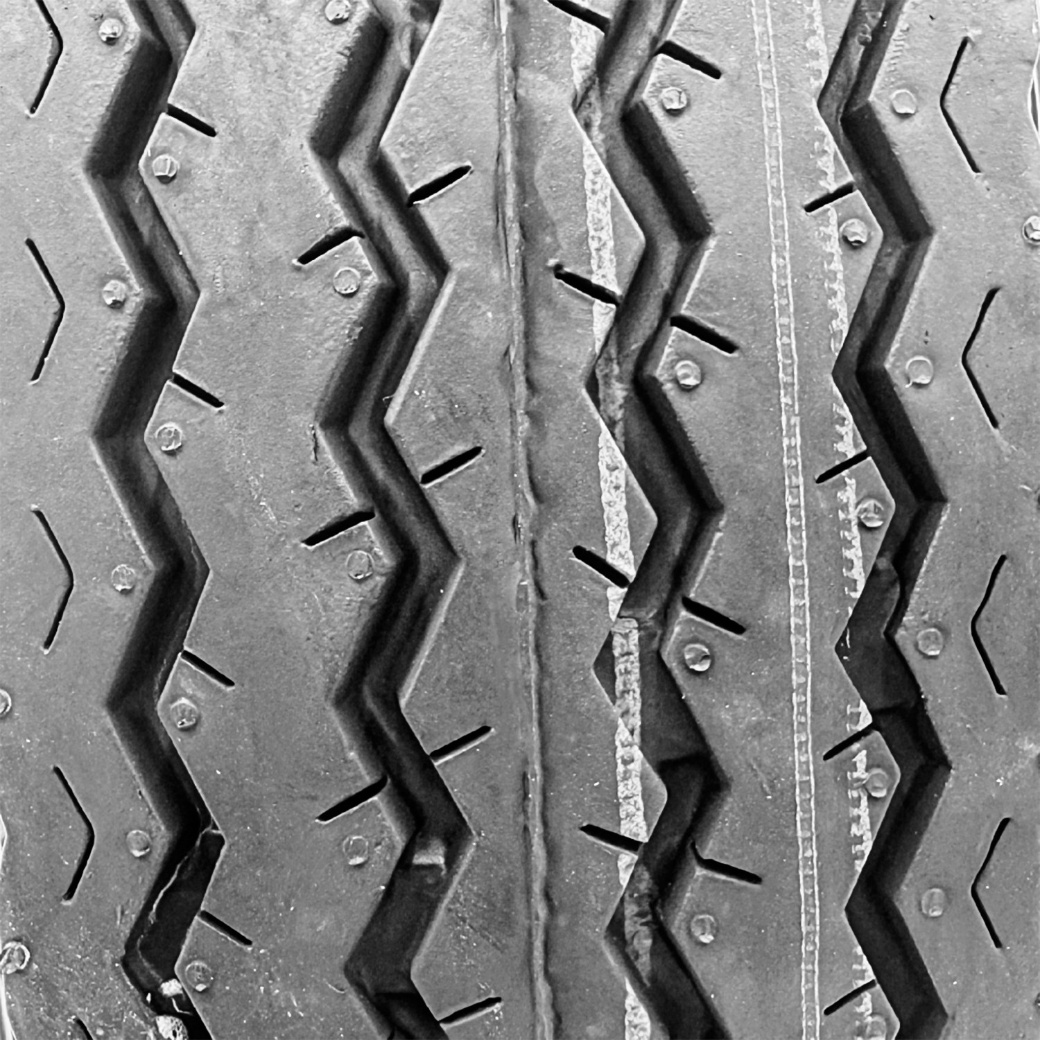 Tire RubberMaster P811 ST 5.3-12 Load C 6 Ply 4 x 4 White Modular Assembly