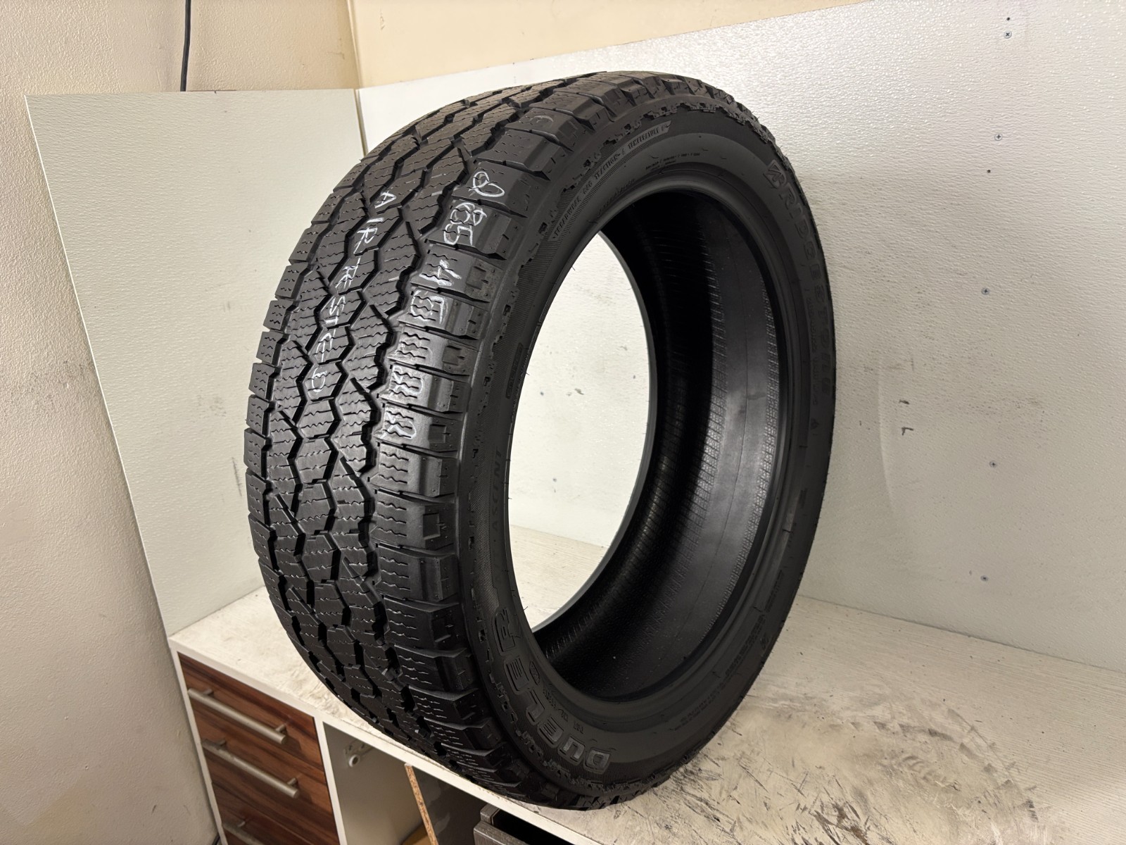 1 Tire 285 45 22 Bridgestone Dueler A/T Ascent (7.00-8.00/32 Tread Left) 114H