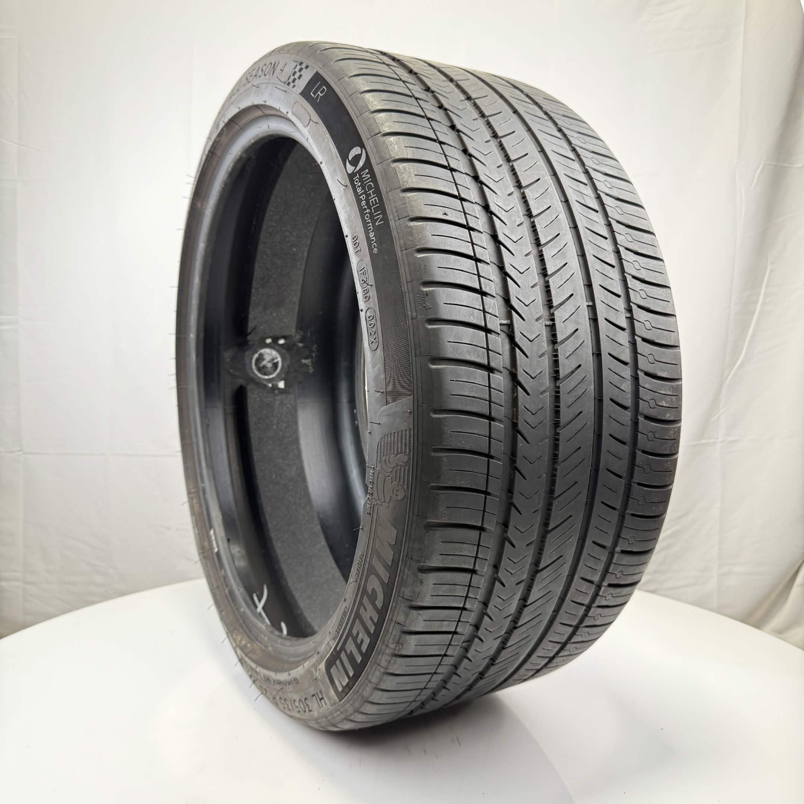 Used HL305/35R23 Michelin Pilot Sport All Season 4 LR Acoustic 114Y 5.5/32 DOT24