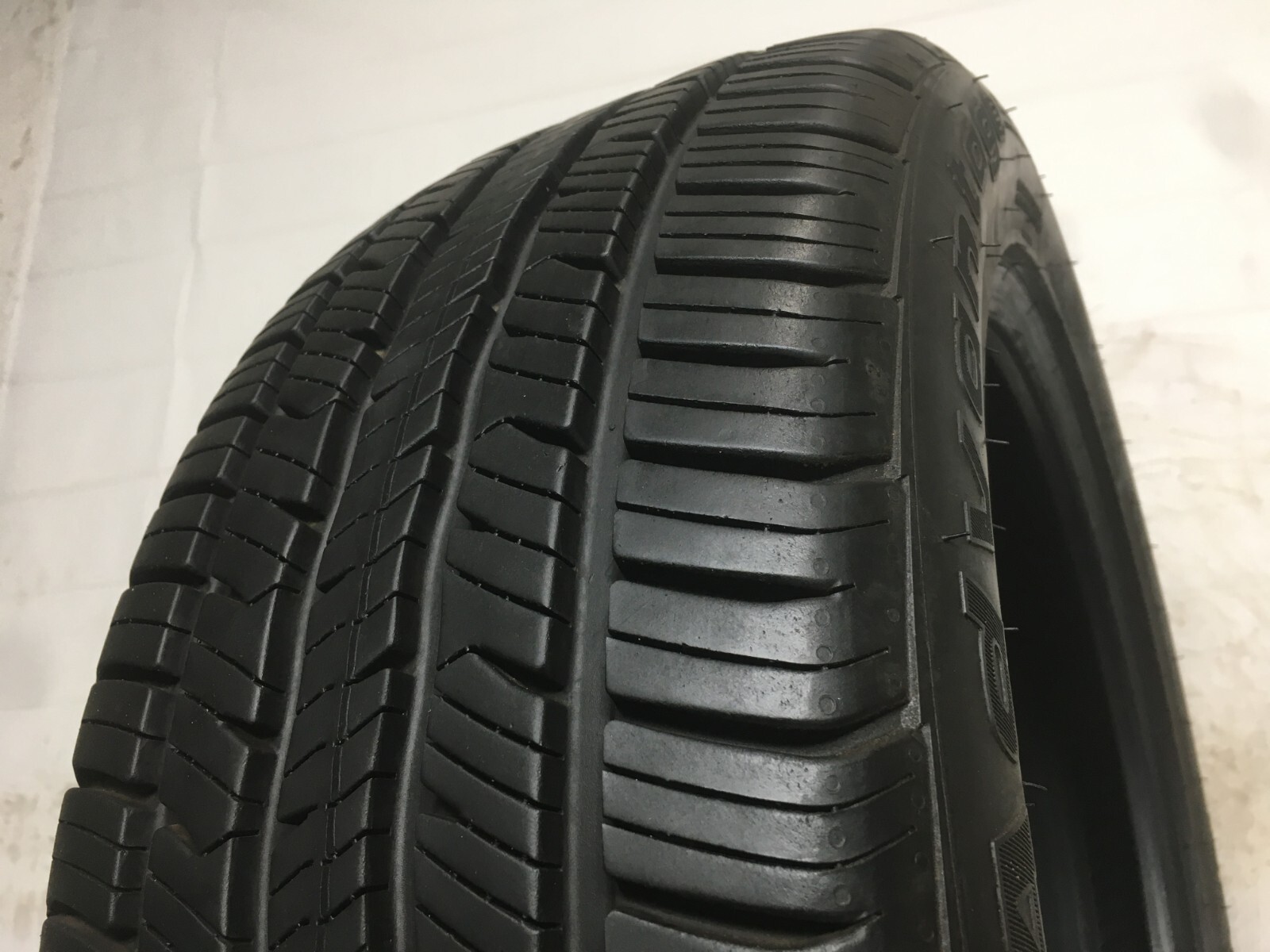 [1] BFGoodrich Advantage Control All Season 215 55 18 Tire 10.25-10.75/32
