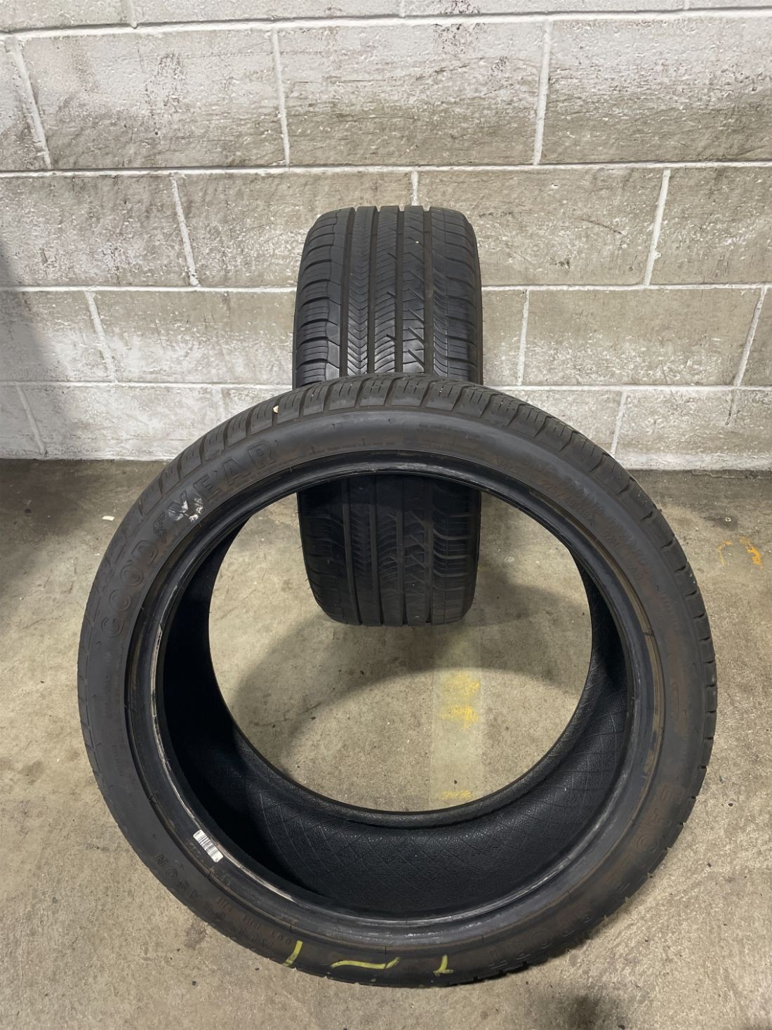 2x P225/40R18 Goodyear Eagle Sport All-Season AO 10/32 92 H Used Tires 2254018
