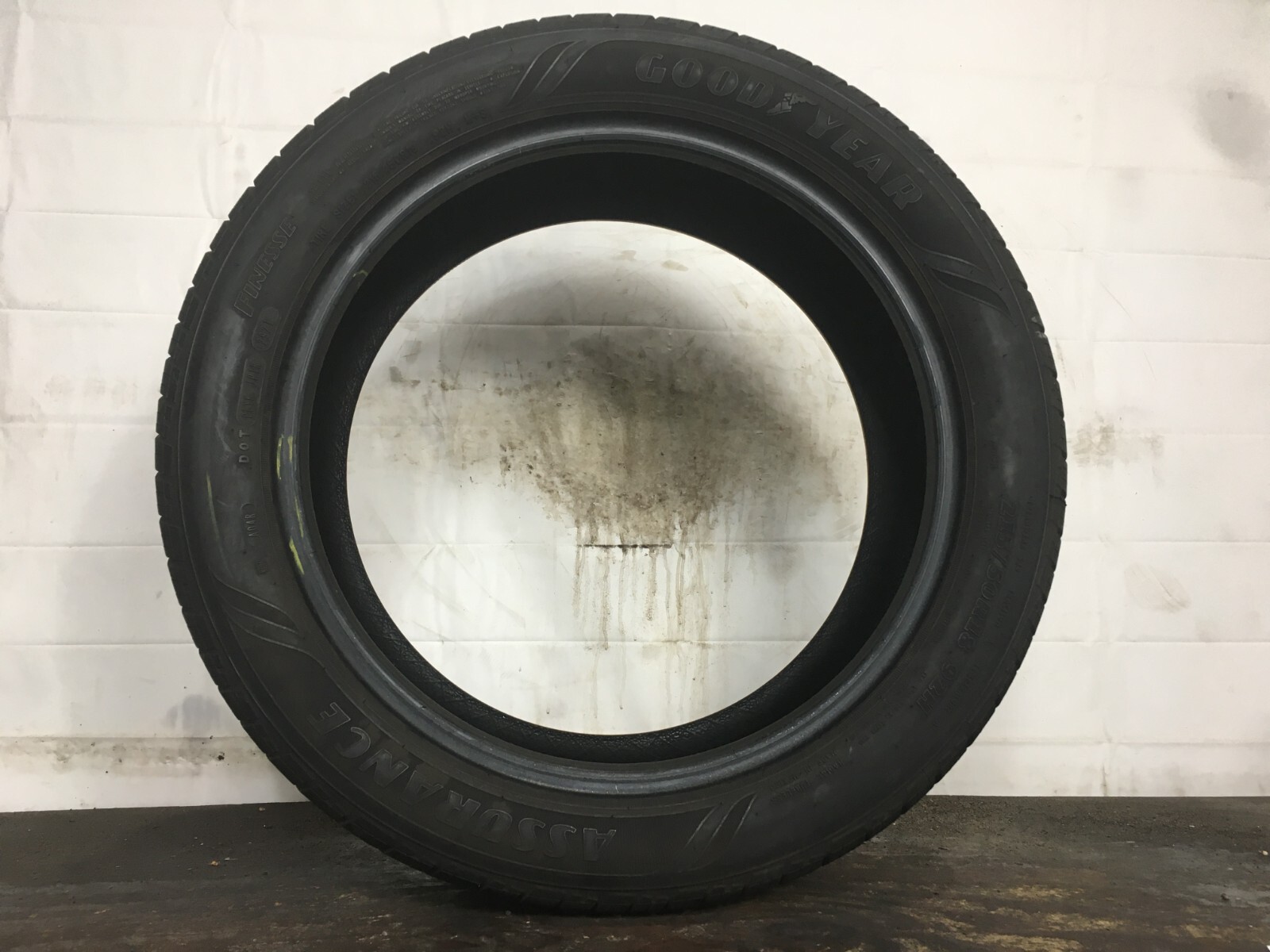 [1] Goodyear Assurance Finesse P215/50R18 215 50 18 Tire 7.75-8.0/32