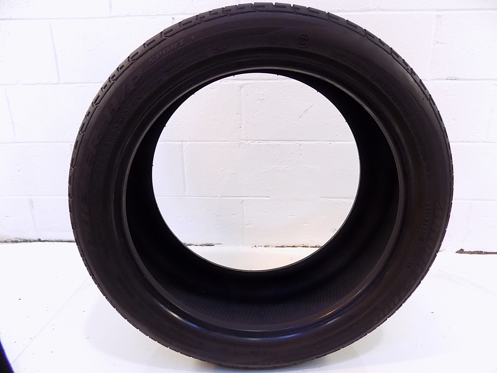 P275/40R20 Bridgestone Dueler H/P Sport RFT 106 W Used 8/32nds