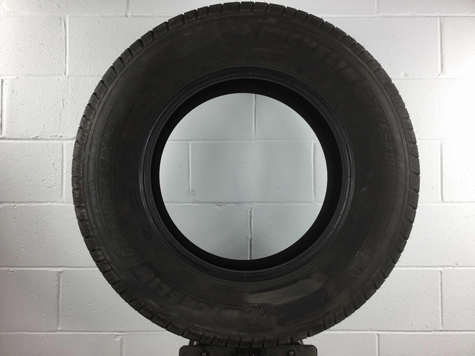 P275/65R18 Michelin Defender LTX M/S 116 T Used 8/32nds