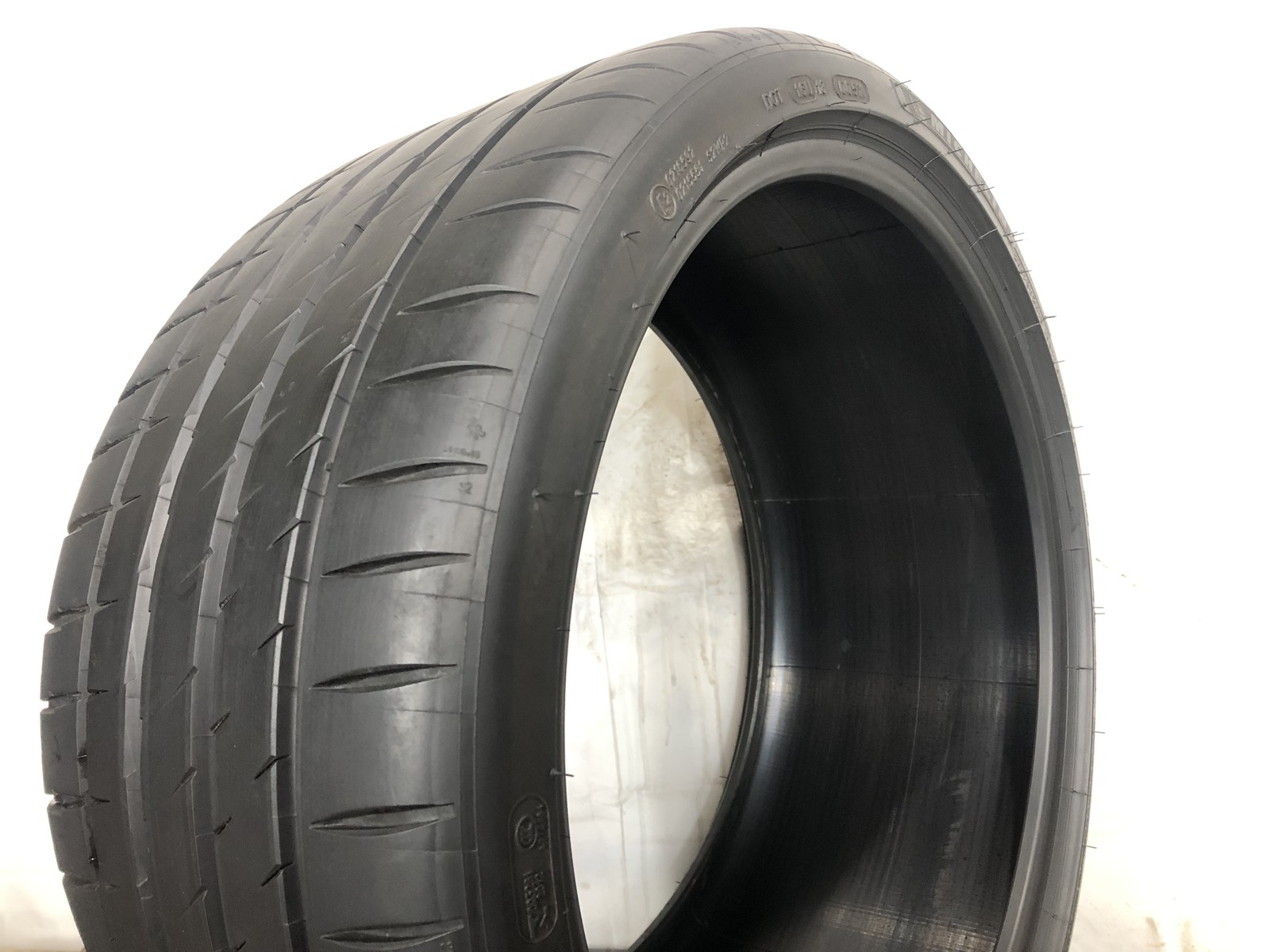 [1] Michelin Pilot Sport 4S P265/30ZR19 265 30 19 Tire – Driven Once