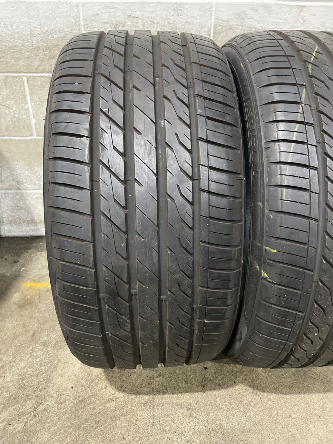 2x P285/35R21 American Road Star Sport A/S 9/32 108 Y Used Tires 2853521